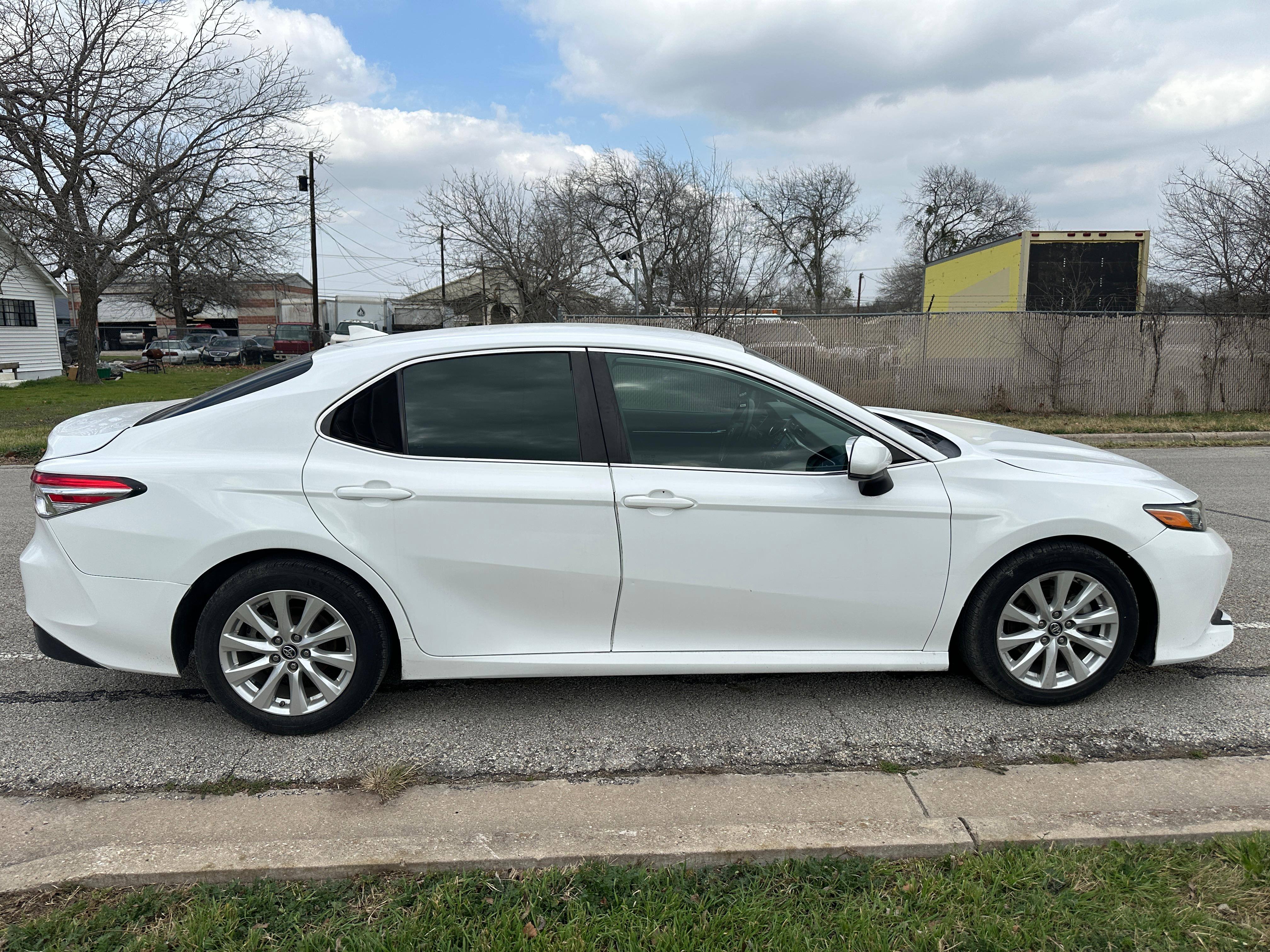 2019 Toyota Camry LE - Photo 9
