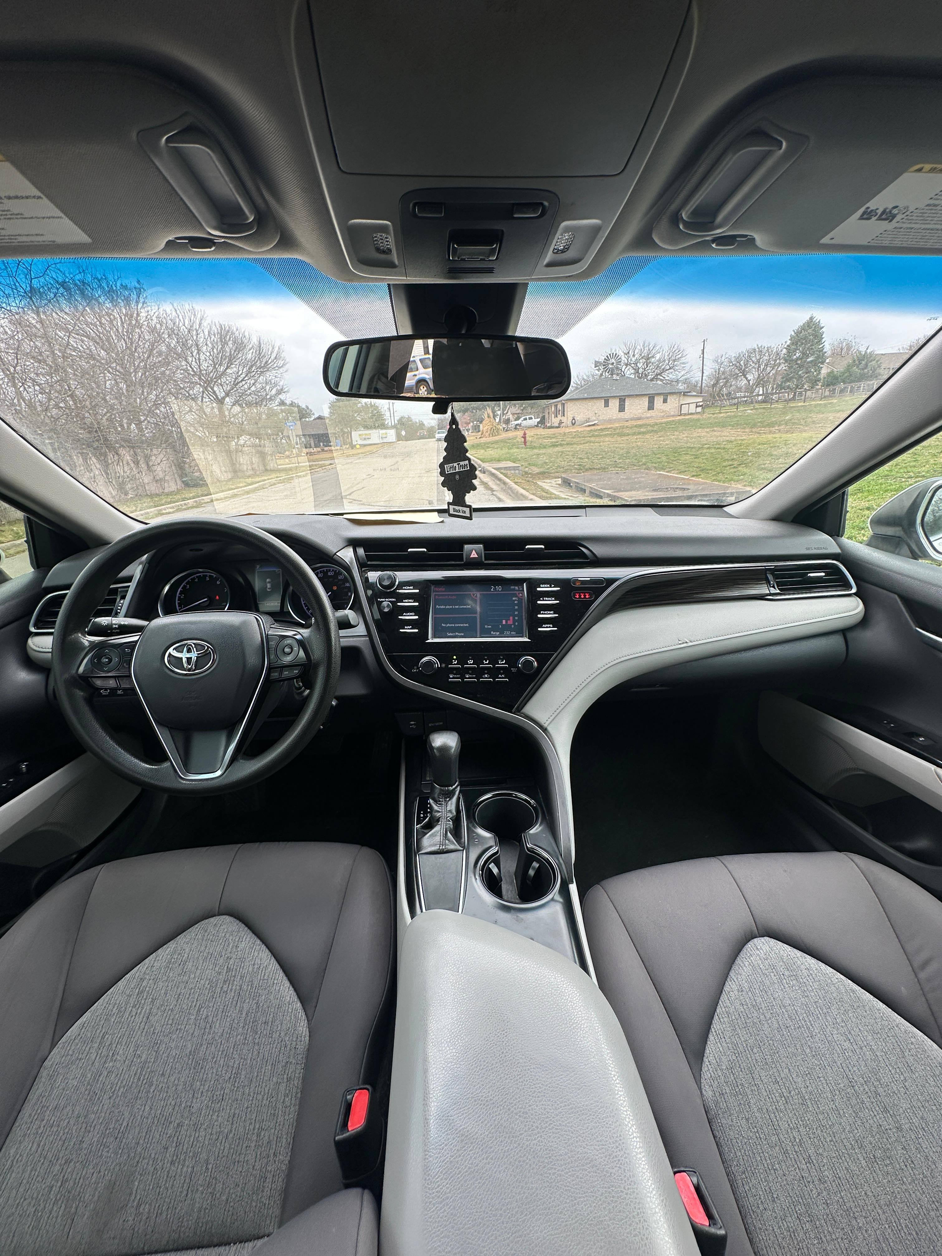 2019 Toyota Camry LE - Photo 10