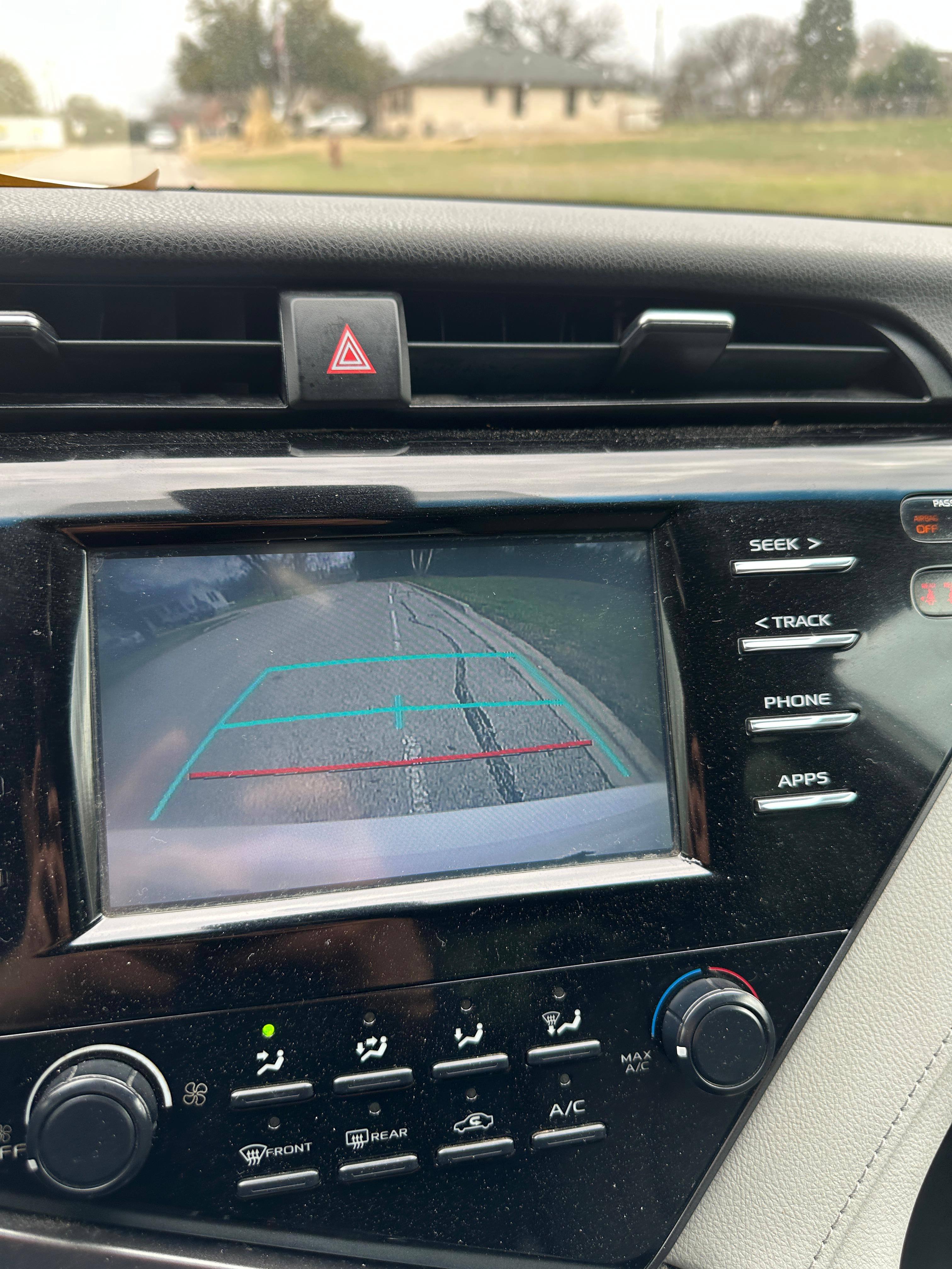2019 Toyota Camry LE - Photo 11