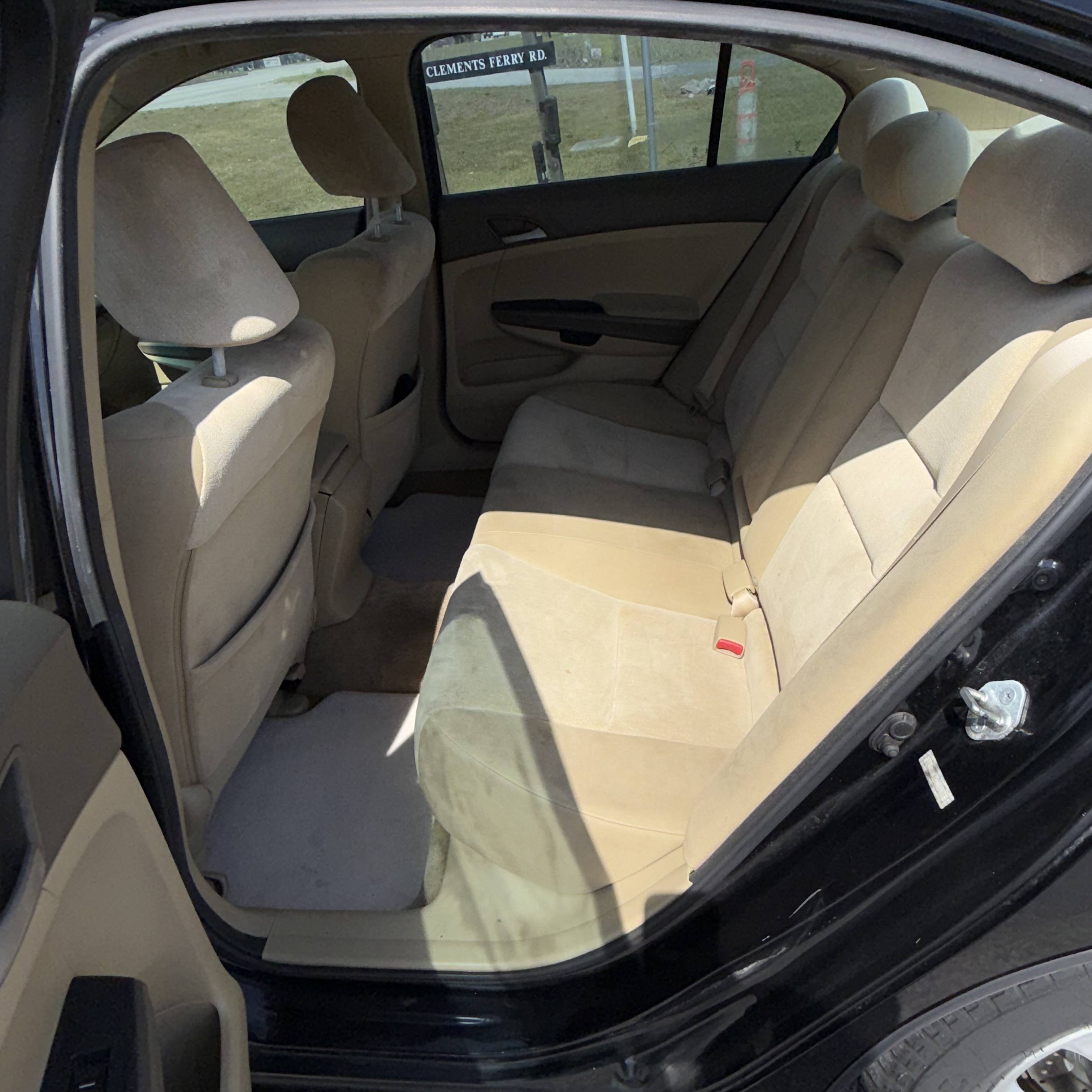 2010 Honda Accord LX-P - Photo 11