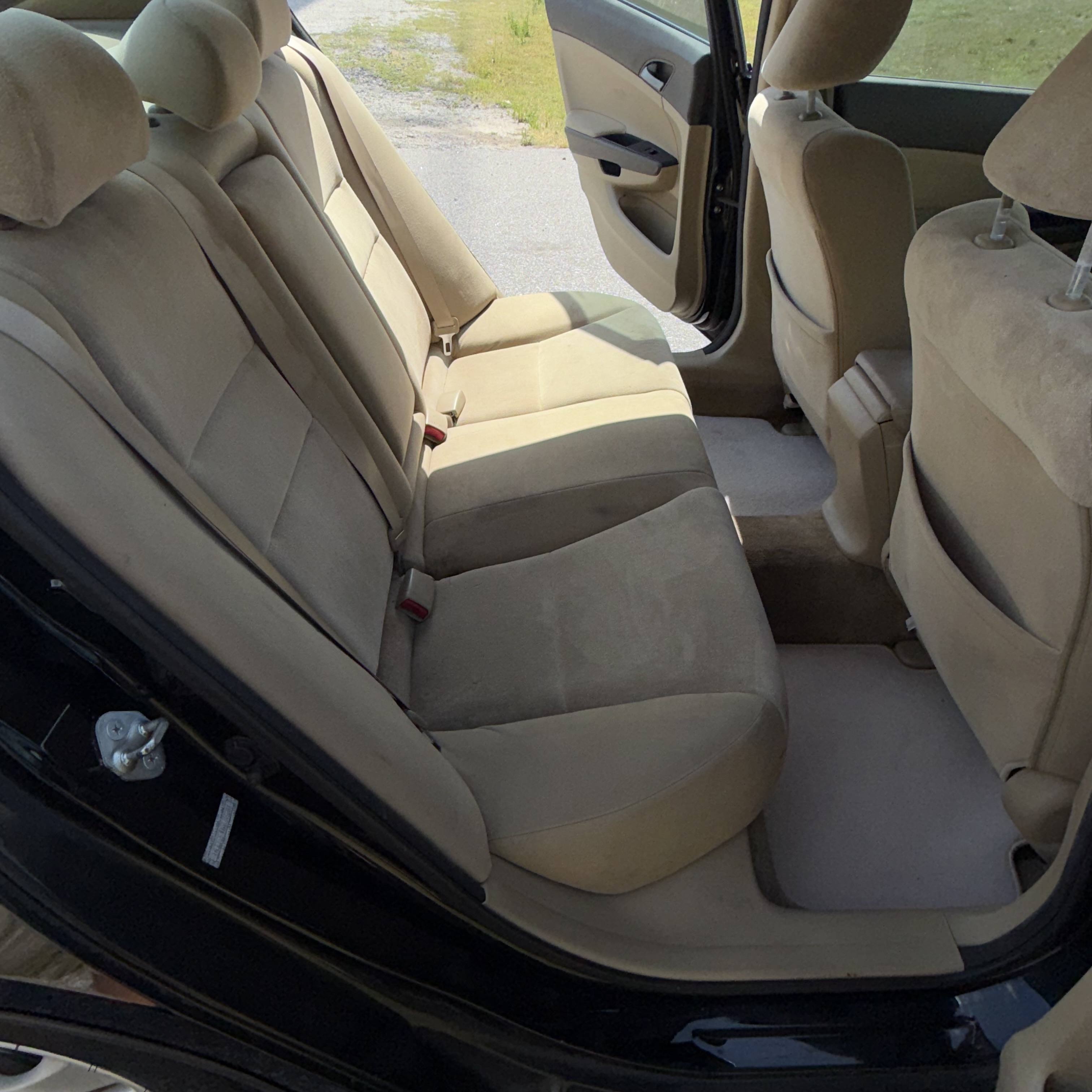 2010 Honda Accord LX-P - Photo 12