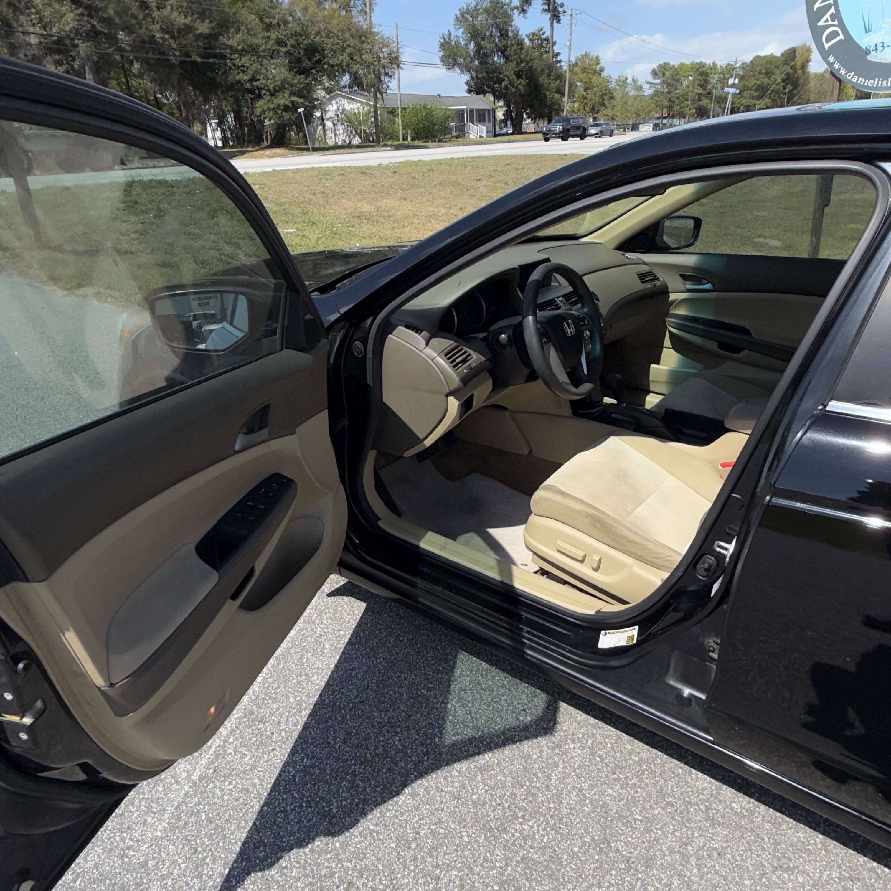 2010 Honda Accord LX-P - Photo 16