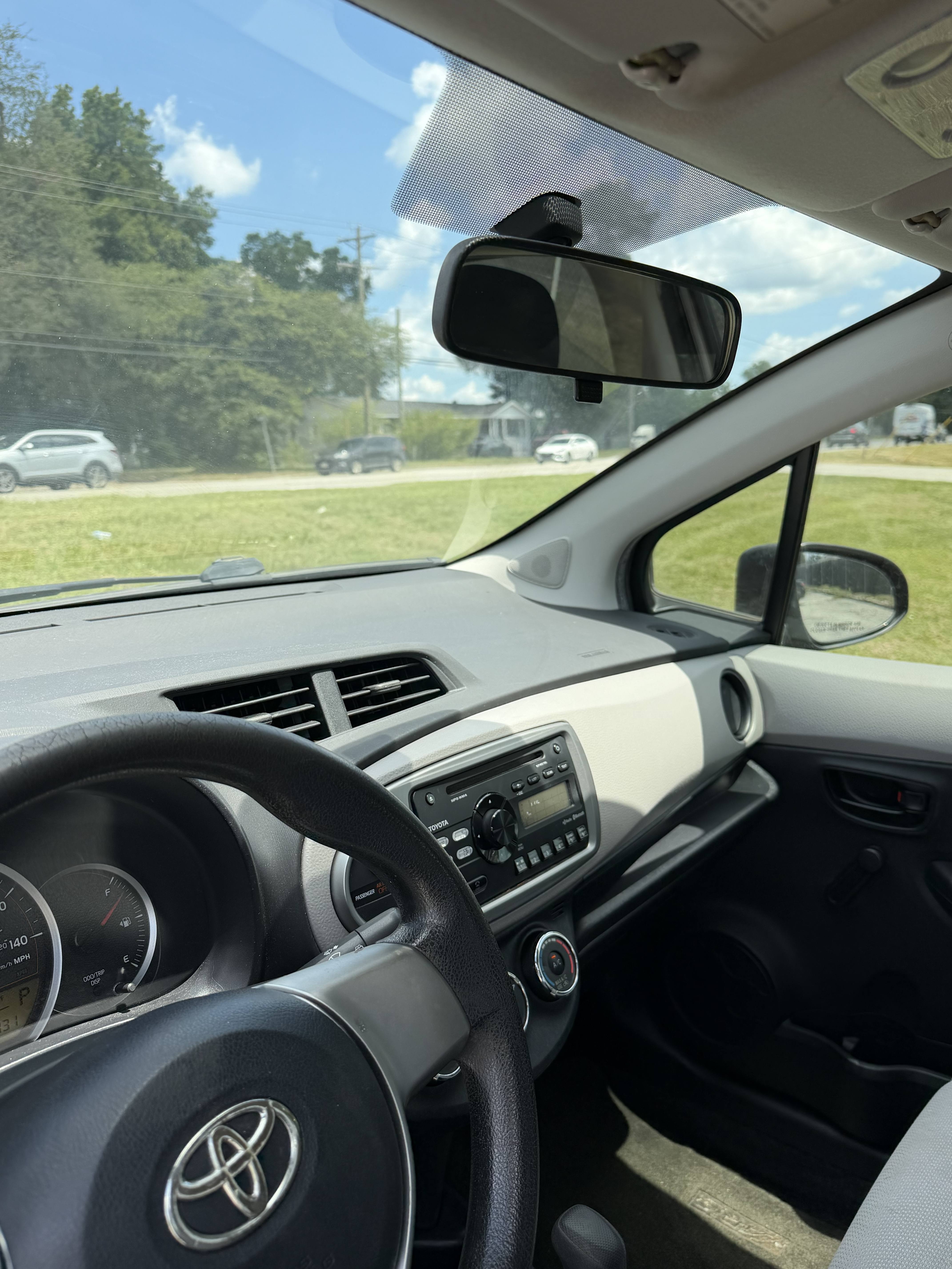 2013 Toyota Yaris L - Photo 11