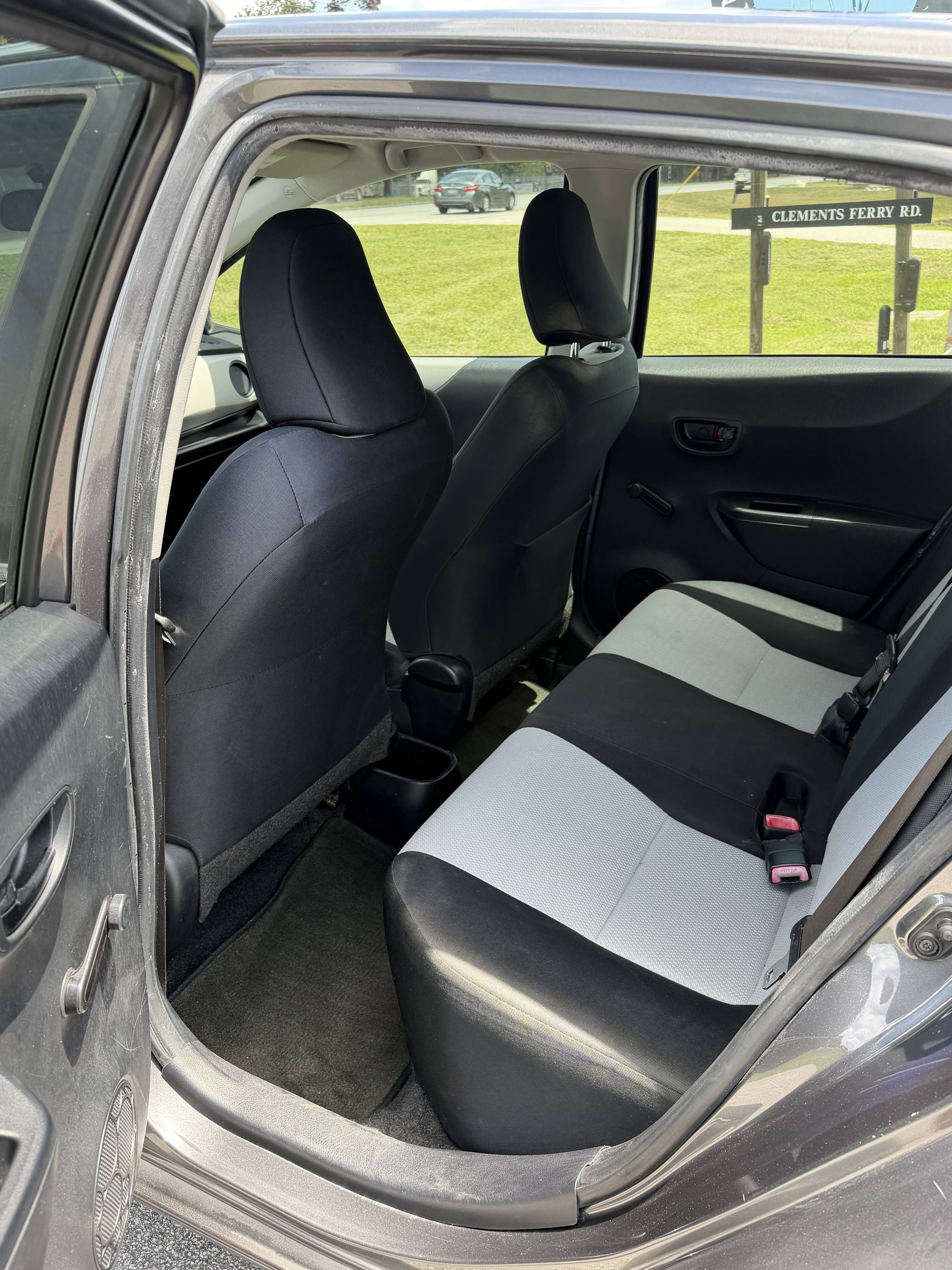 2013 Toyota Yaris L - Photo 12