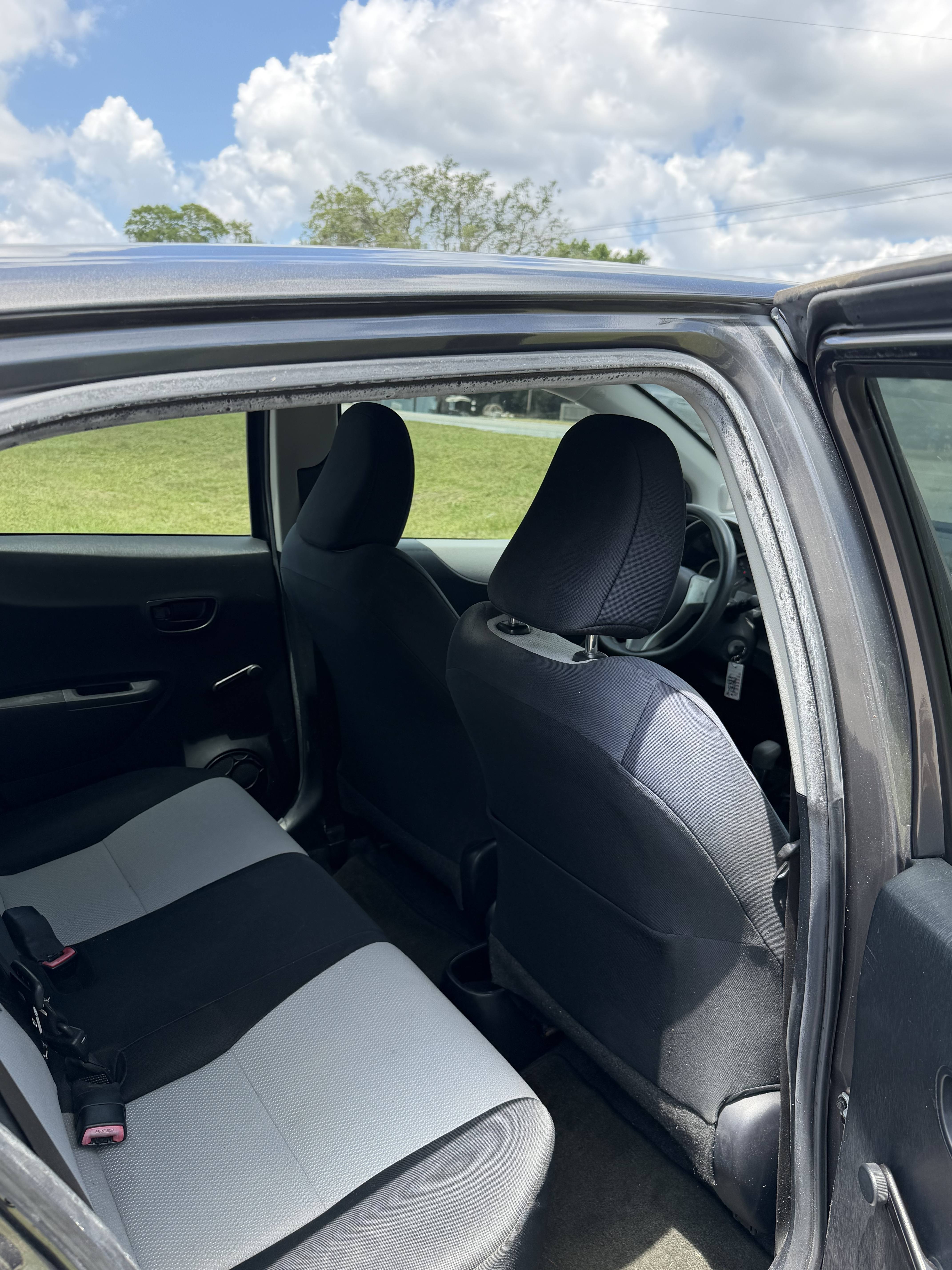 2013 Toyota Yaris L - Photo 15