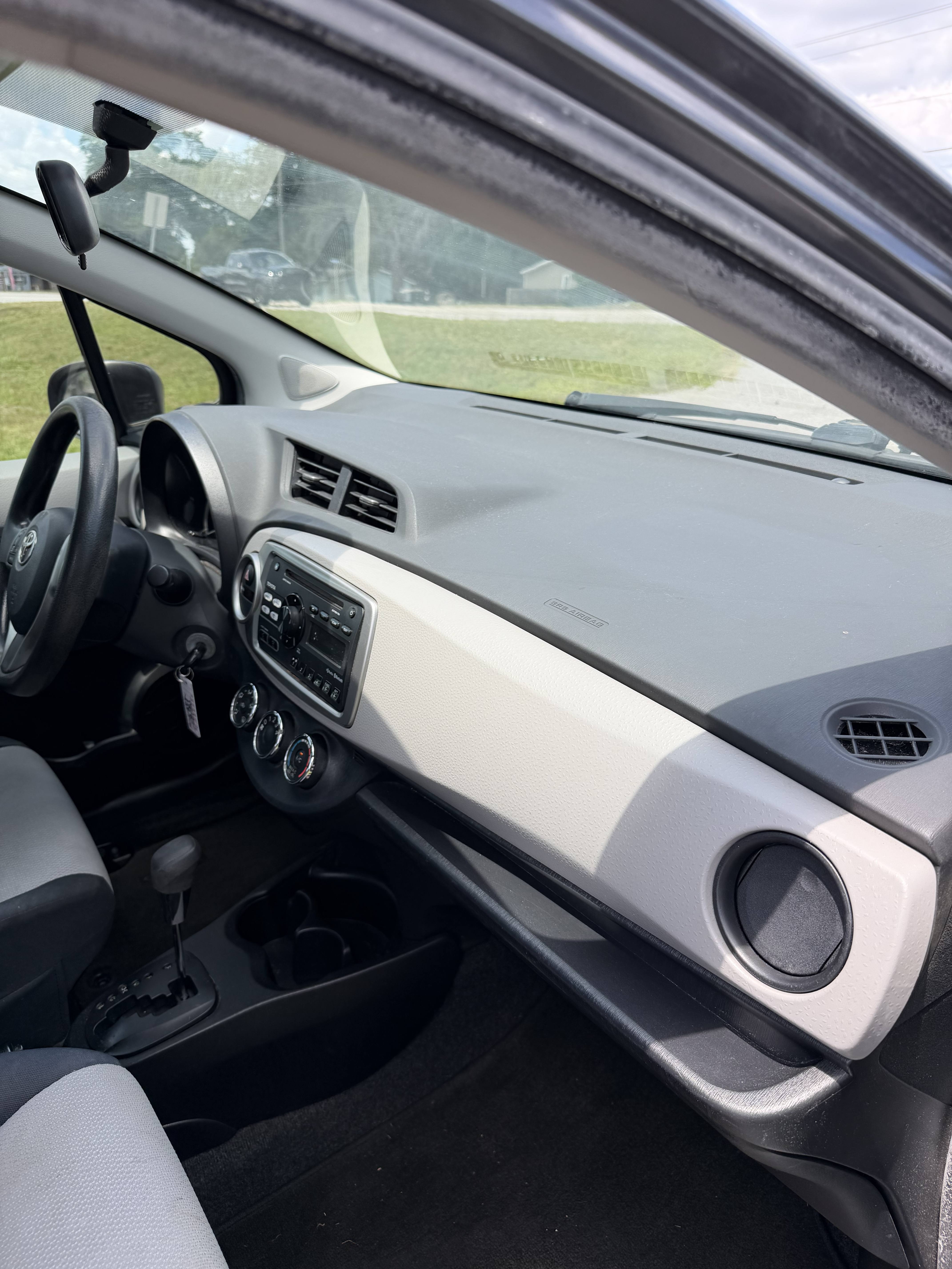 2013 Toyota Yaris L - Photo 17