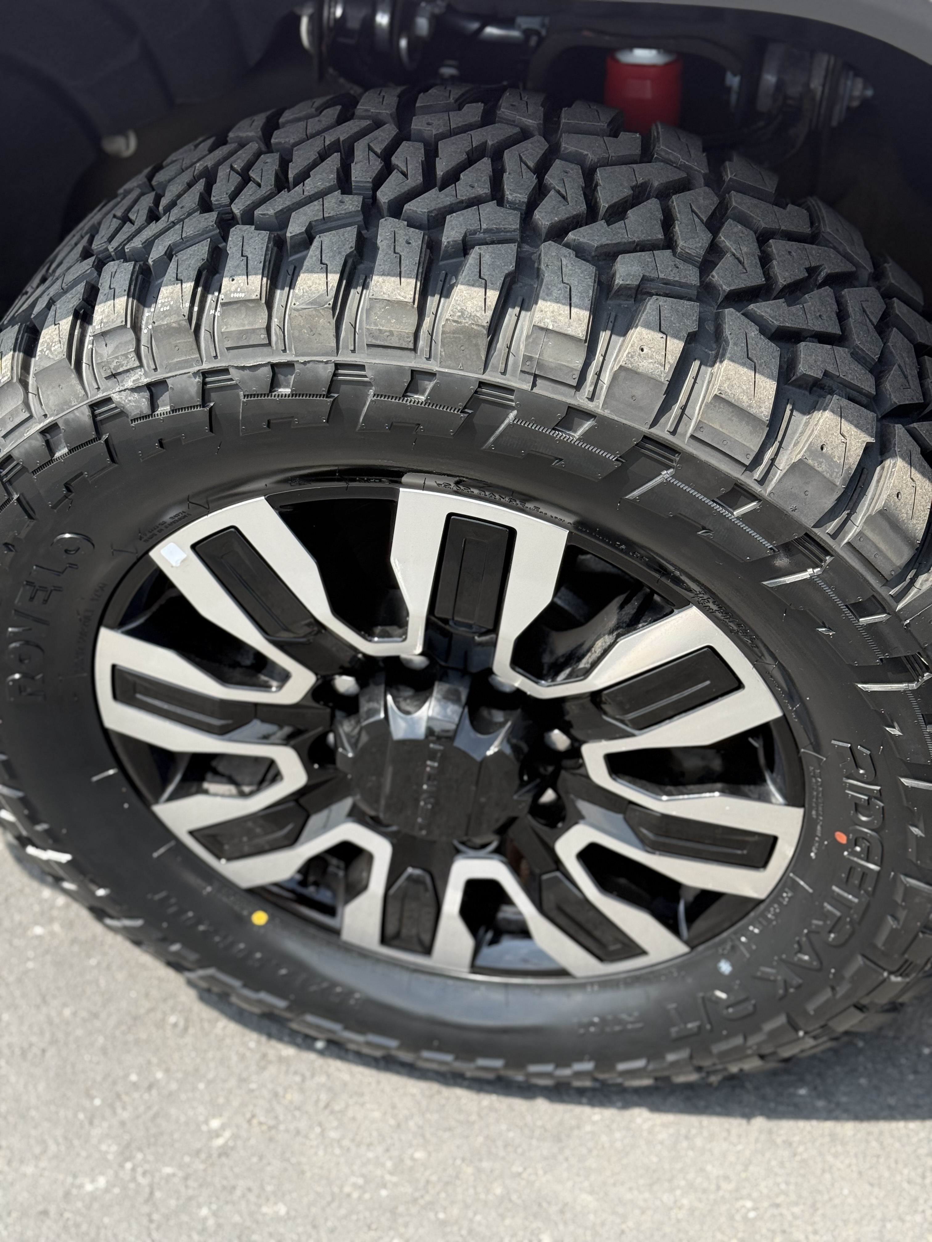 2025 GMC Sierra 2500HD Denali Ultimate - Photo 9