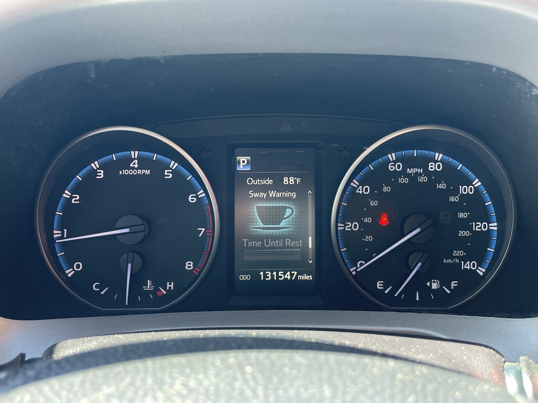 2018 Toyota RAV4 LE - Photo 12