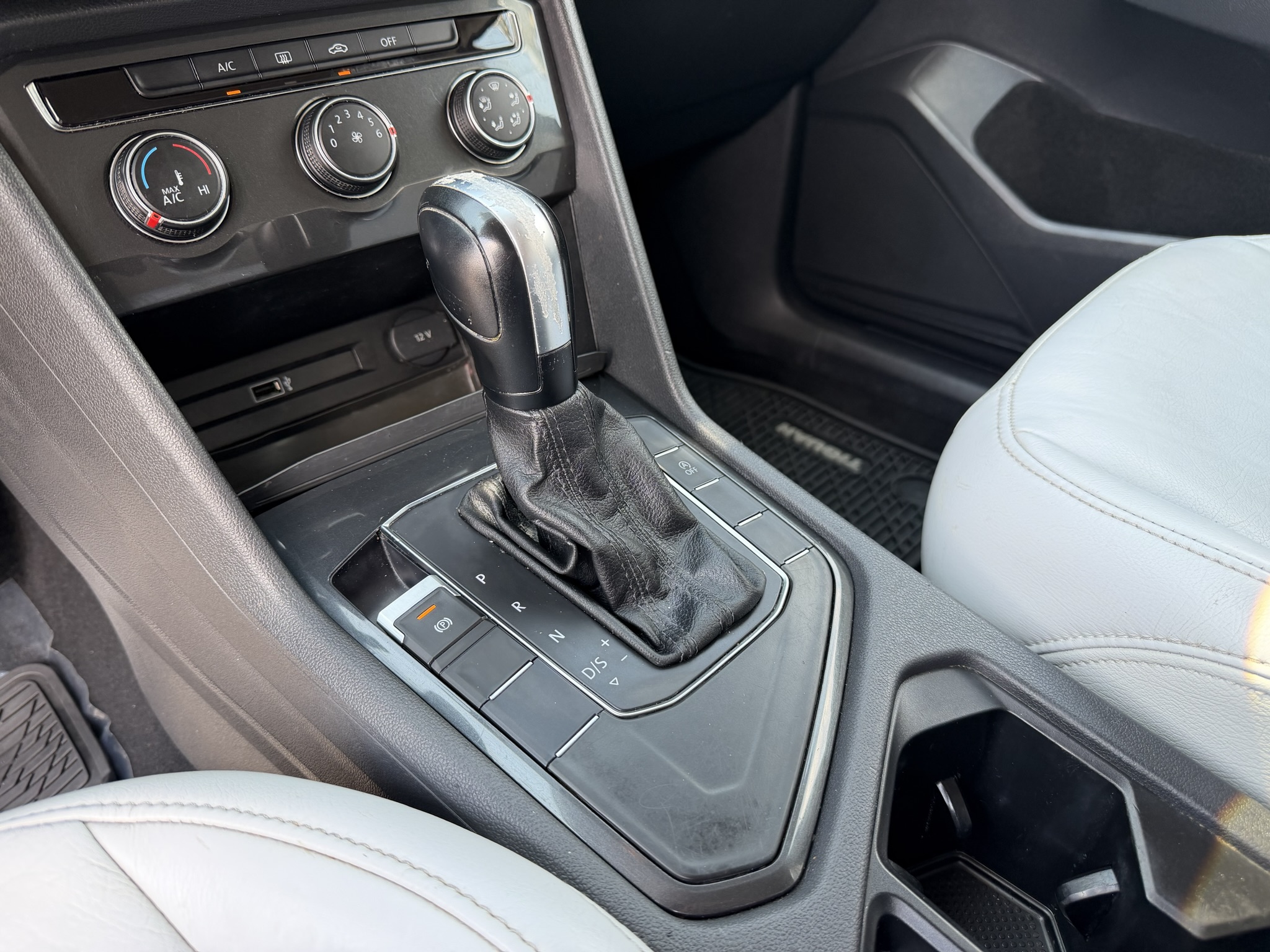 2018 Volkswagen Tiguan S - Photo 13