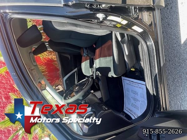 2018 Toyota RAV4 LE - Photo 9