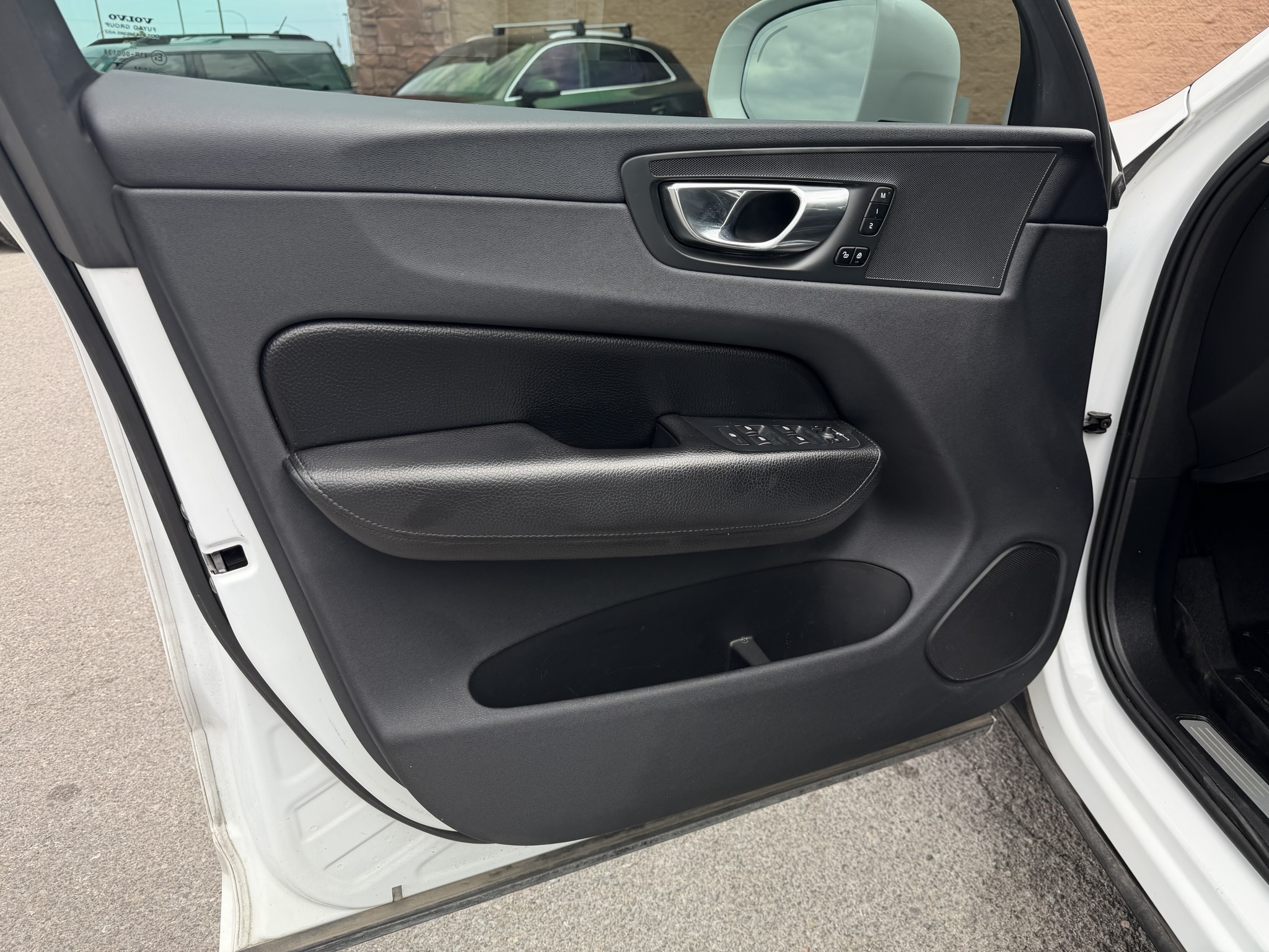 2018 Volvo XC60 Momentum - Photo 10