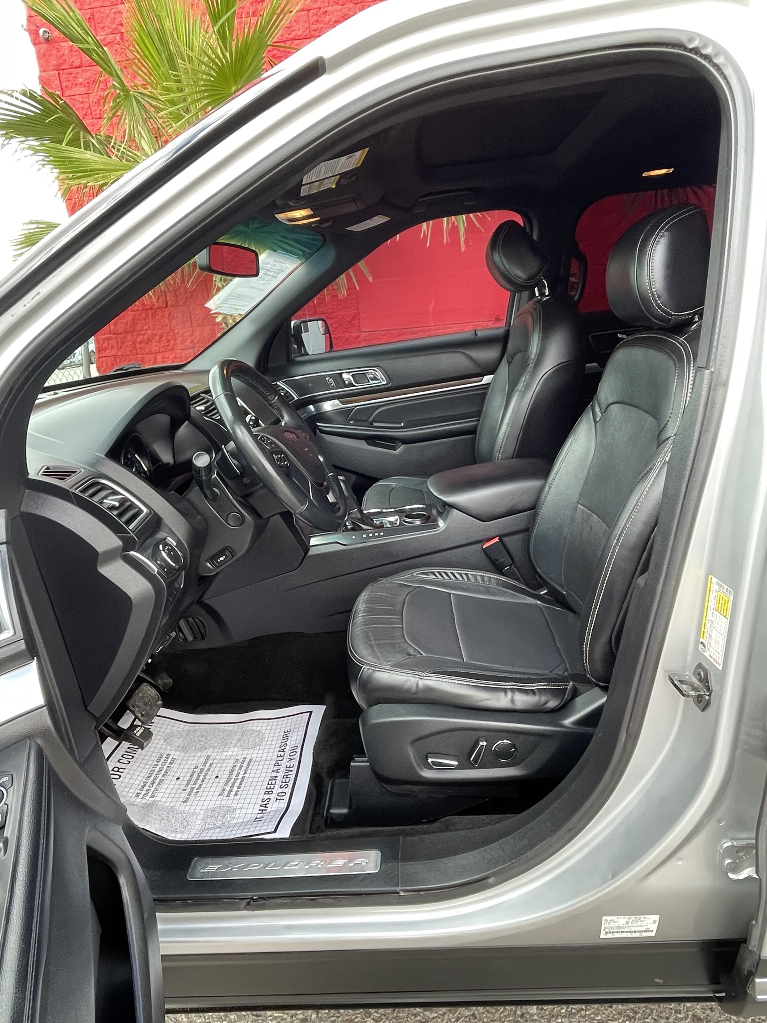 2017 Ford Explorer Limited - Photo 9