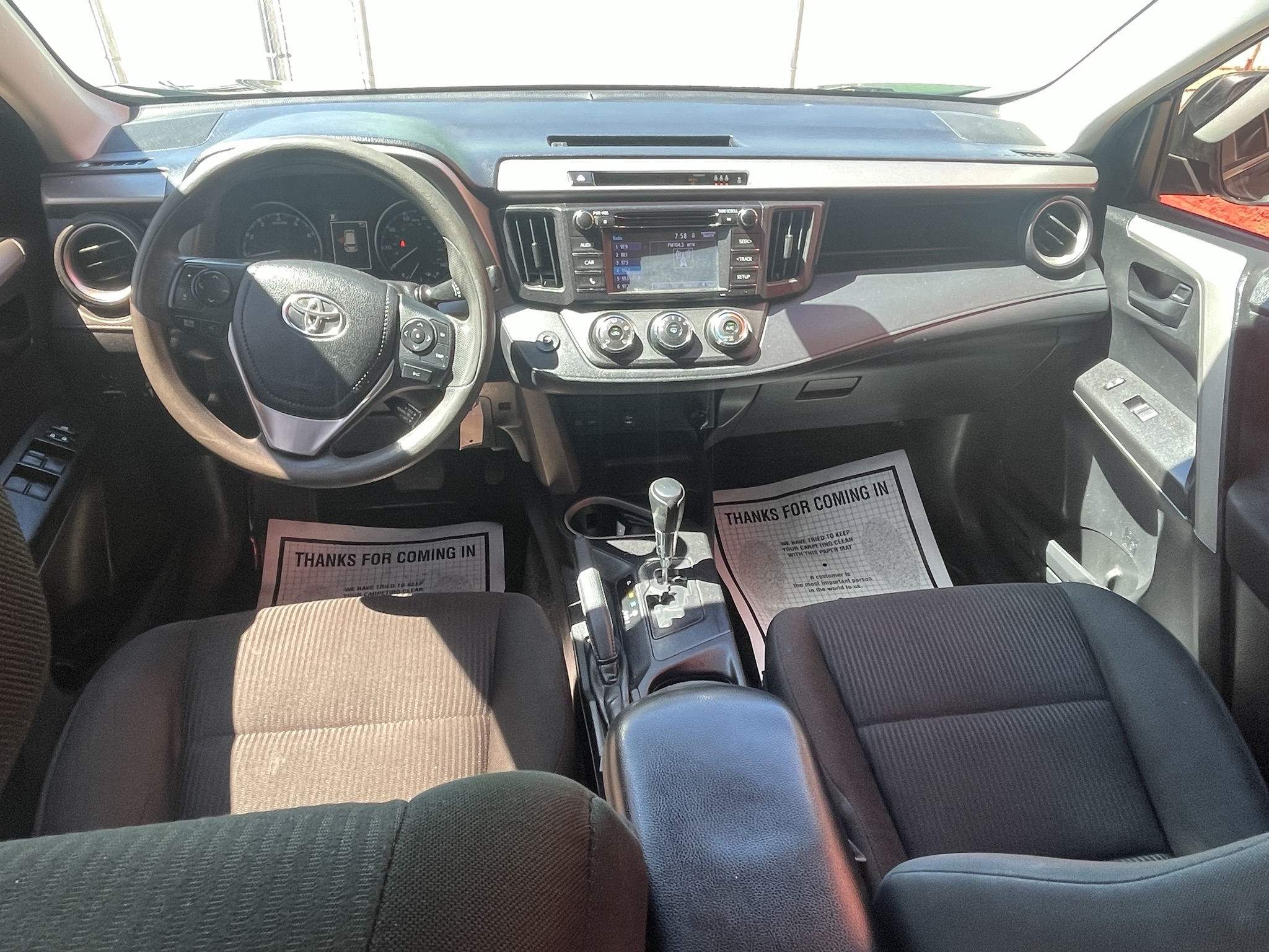 2018 Toyota RAV4 LE - Photo 11