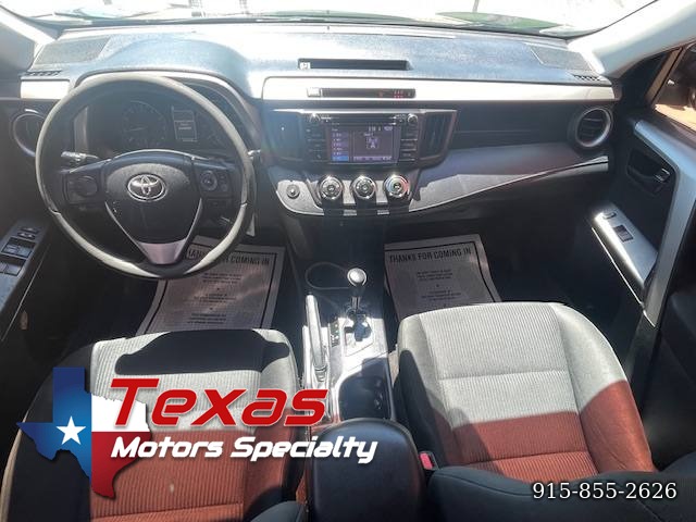 2018 Toyota RAV4 LE - Photo 10