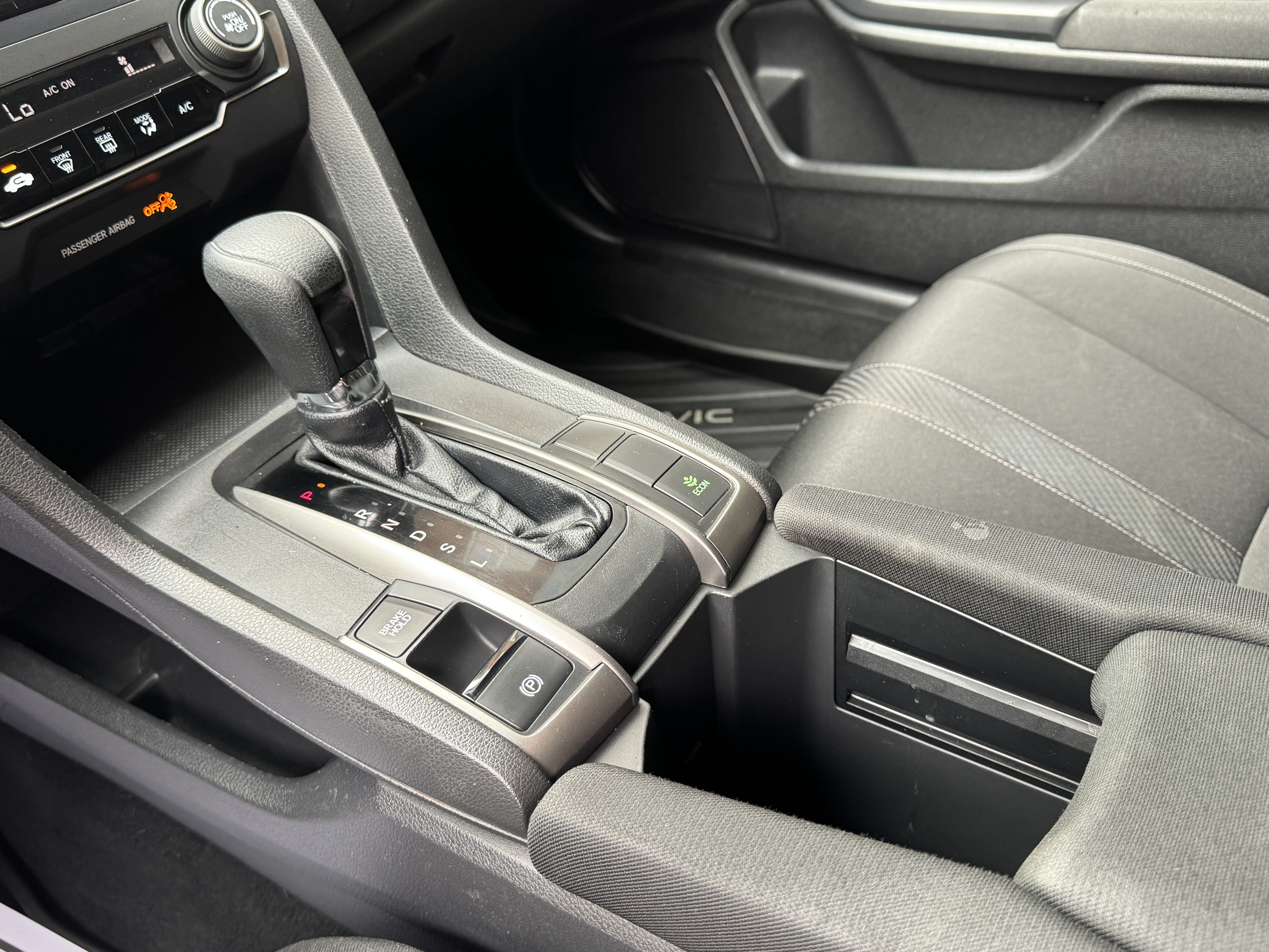 2018 Honda Civic Hatchback LX - Photo 18
