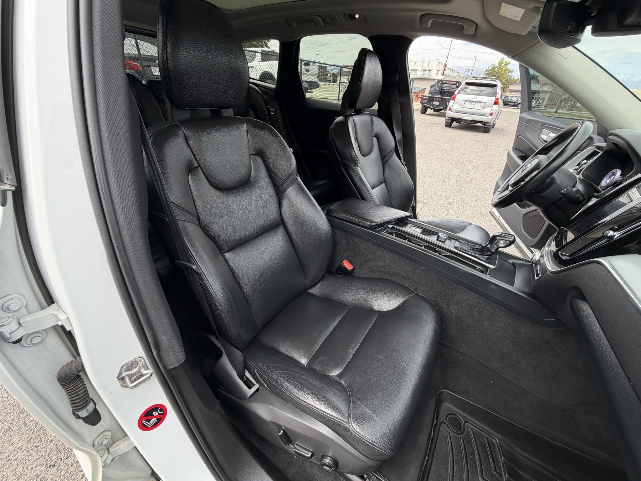 2018 Volvo XC60 Momentum - Photo 19
