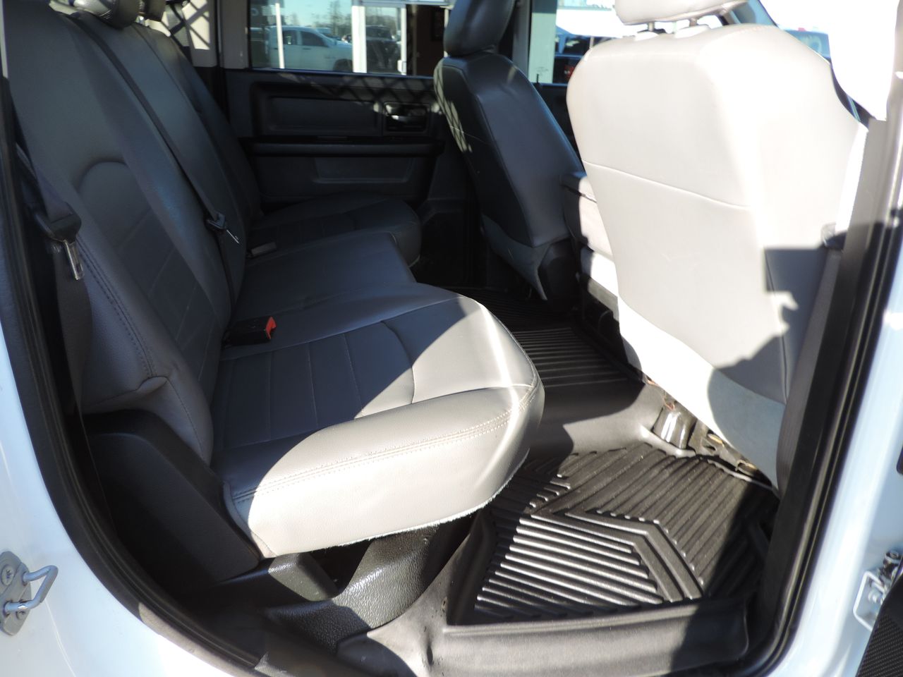 2015 RAM Ram 3500 Chassis Cab Tradesman - Photo 17