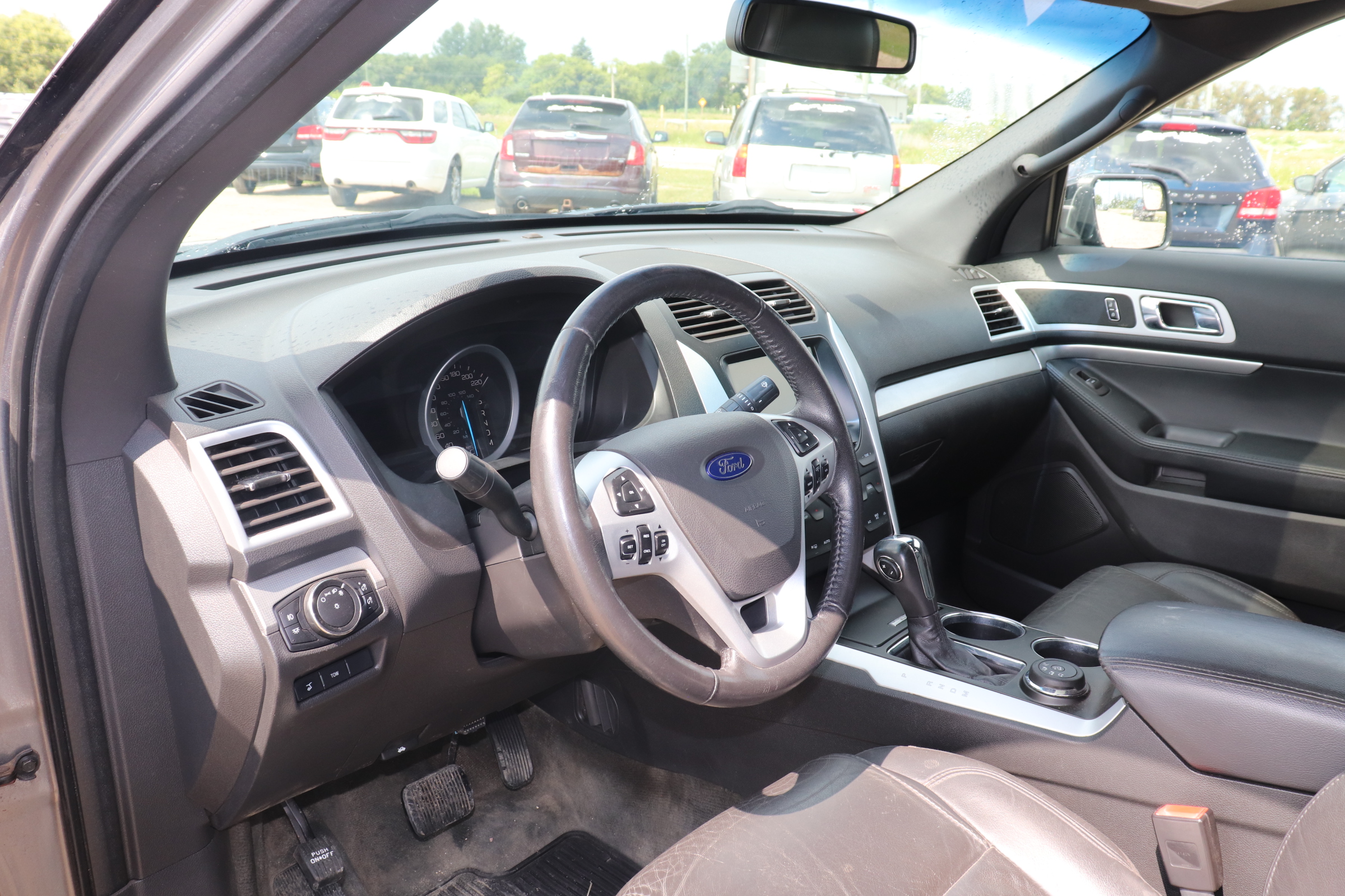 2014 Ford Explorer (R)(J)(7) XLT 4WD - 10