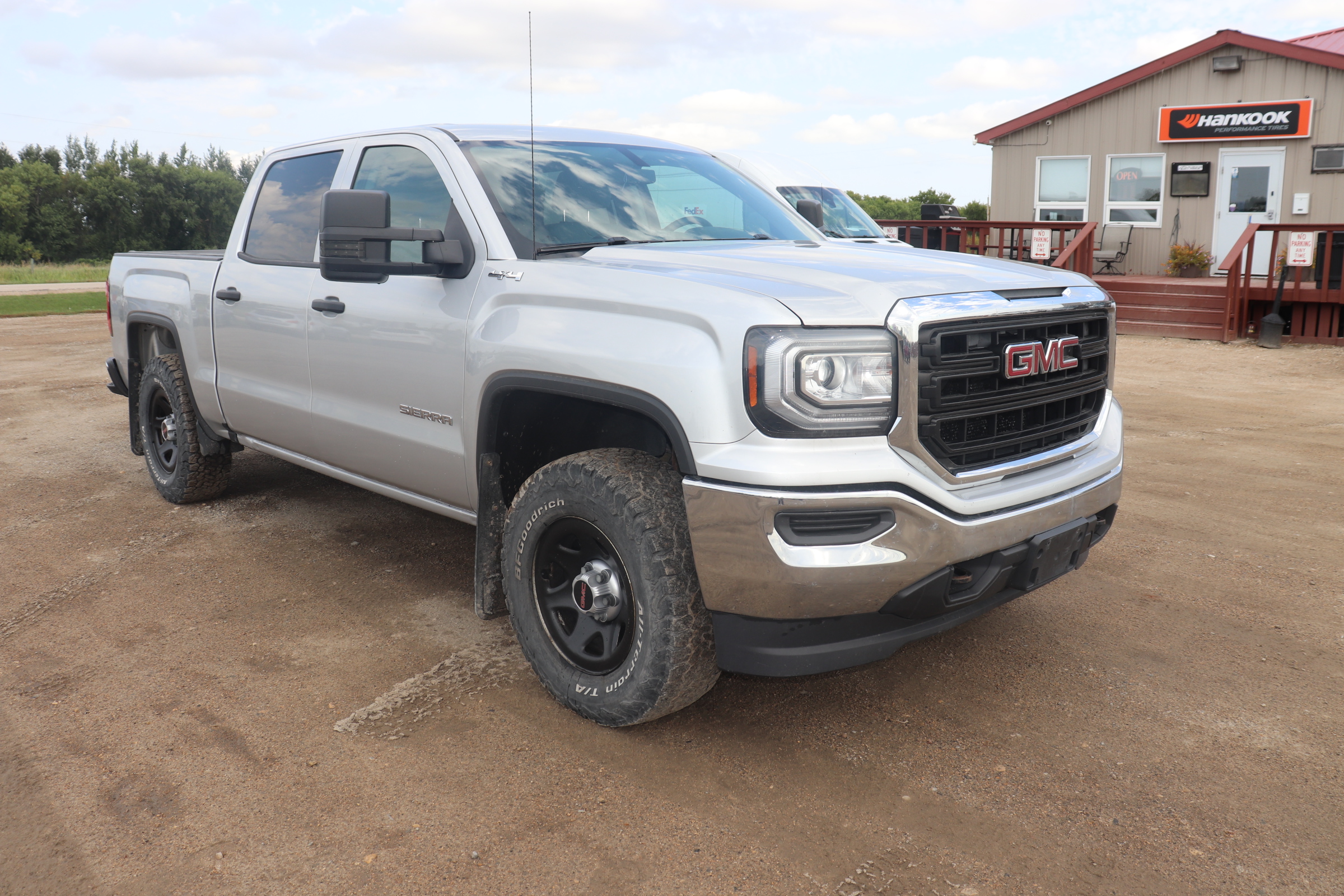 2016 GMC Sierra 1500 (R)(S)(5) Base Crew Cab Short Box 4WD - 2