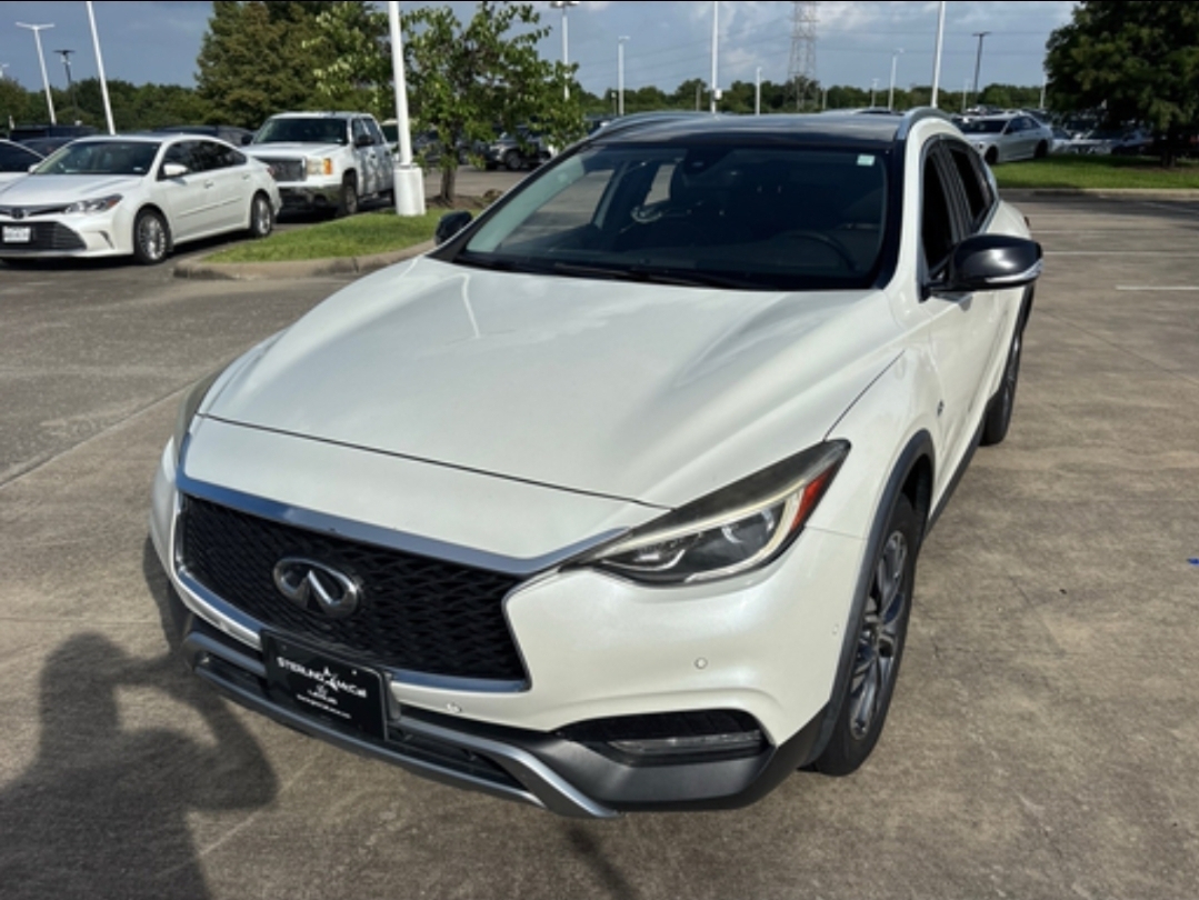  2017 INFINITI QX30 Premium AWD   
