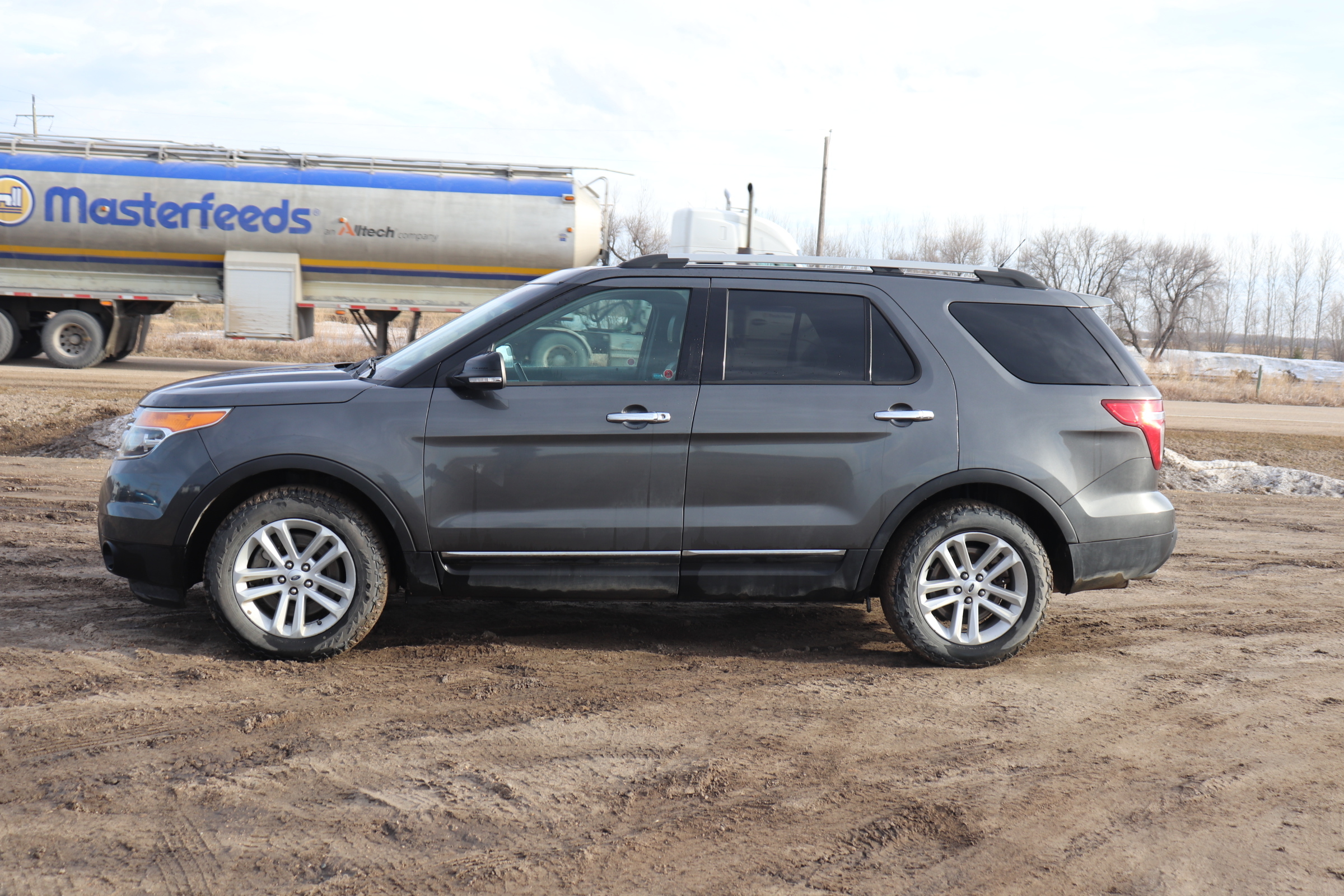 2015 Ford Explorer(G)(I)(7) XLT 4WD - 5