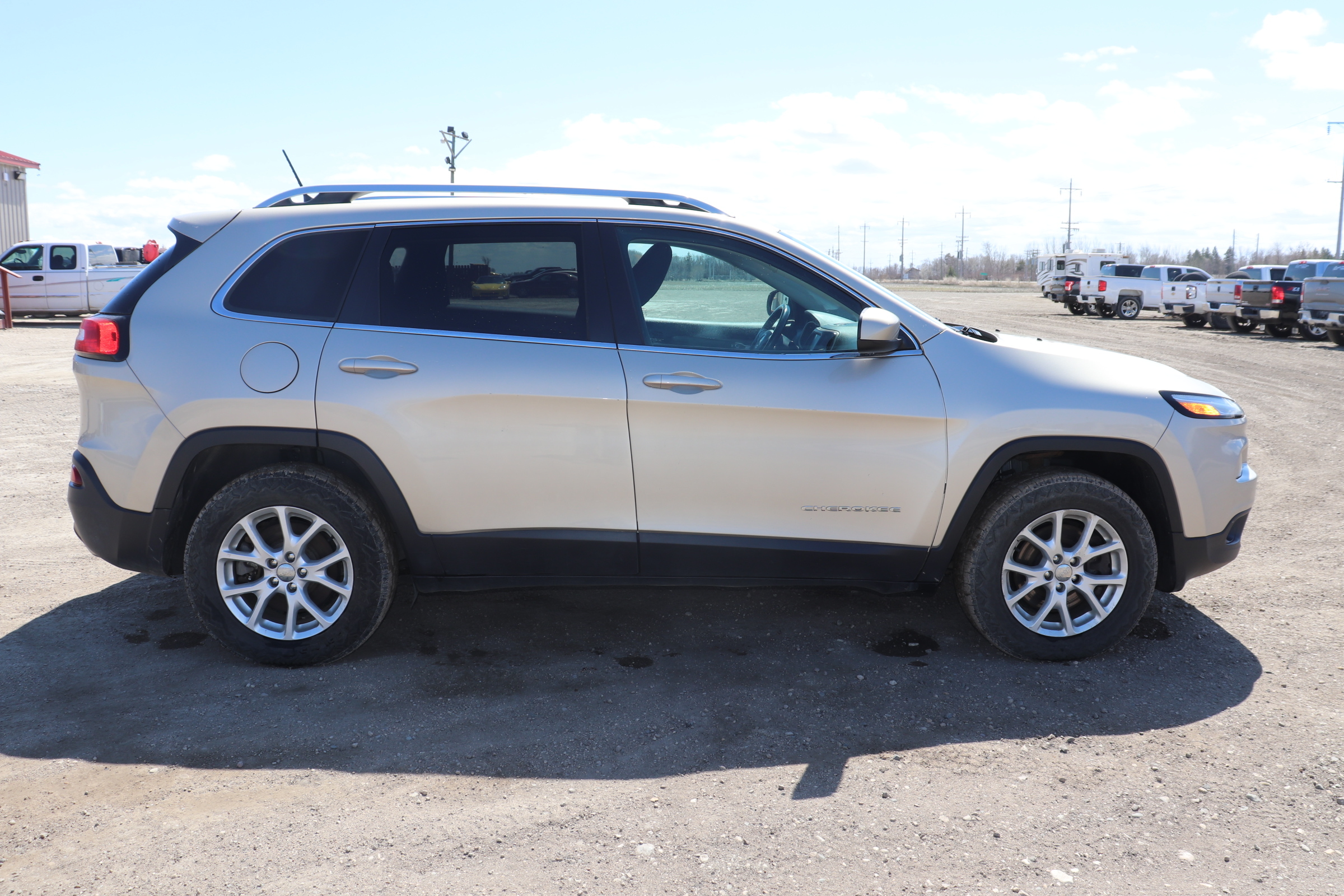 2015 Jeep Cherokee (R)(E)(5) Latitude 4WD - 4