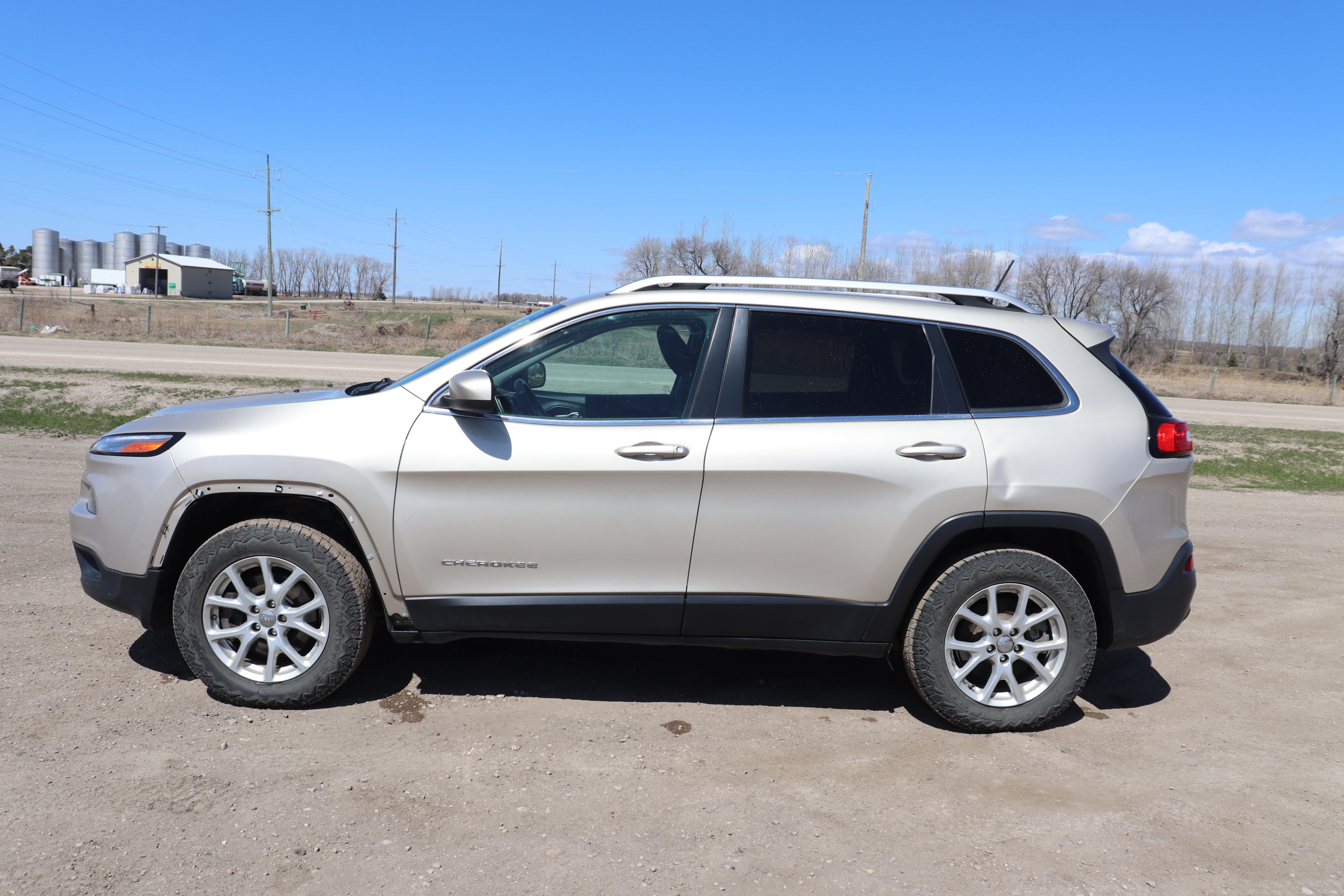 2015 Jeep Cherokee (R)(E)(5) Latitude 4WD - 5