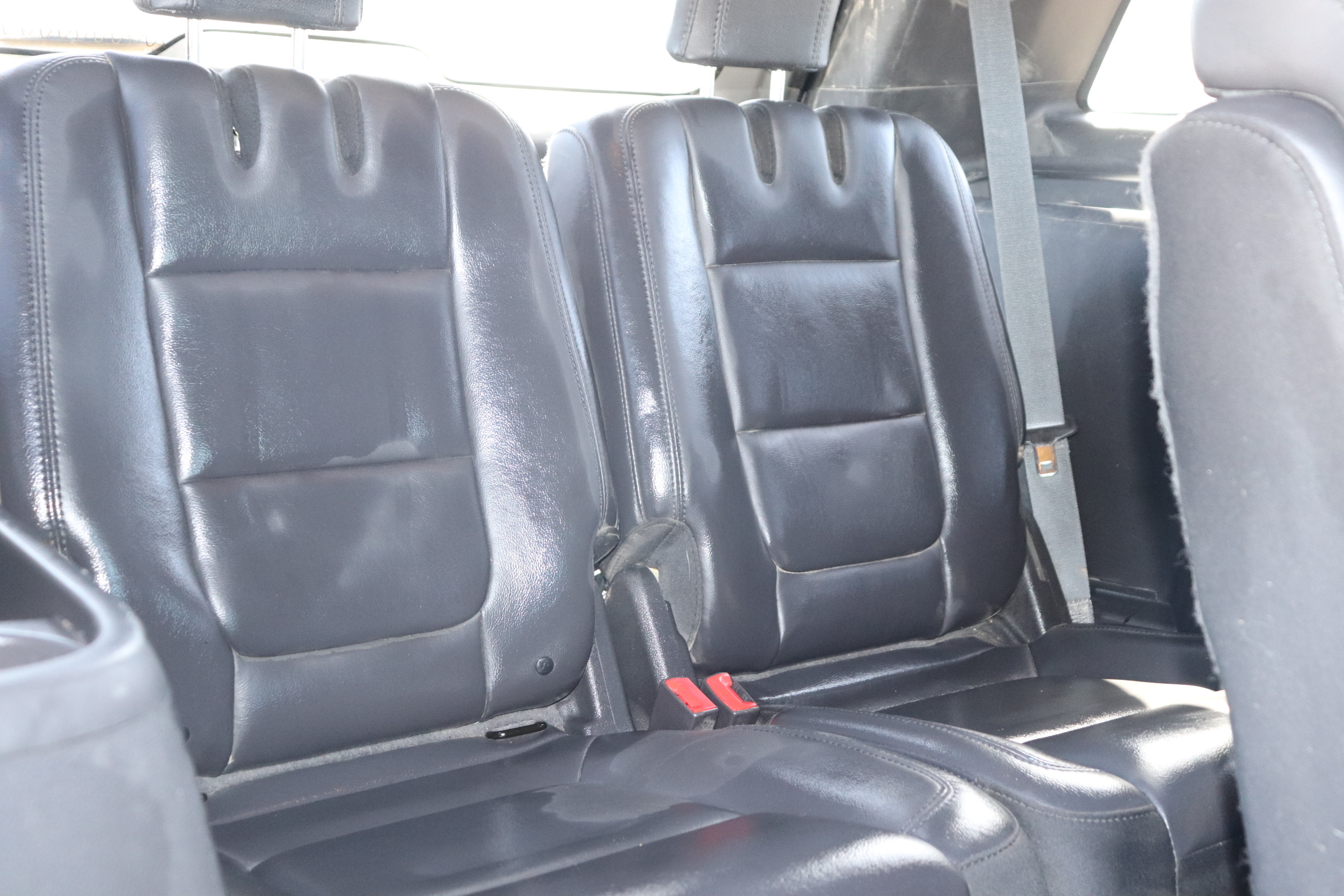 2015 Ford Explorer(G)(I)(7) XLT 4WD - 15