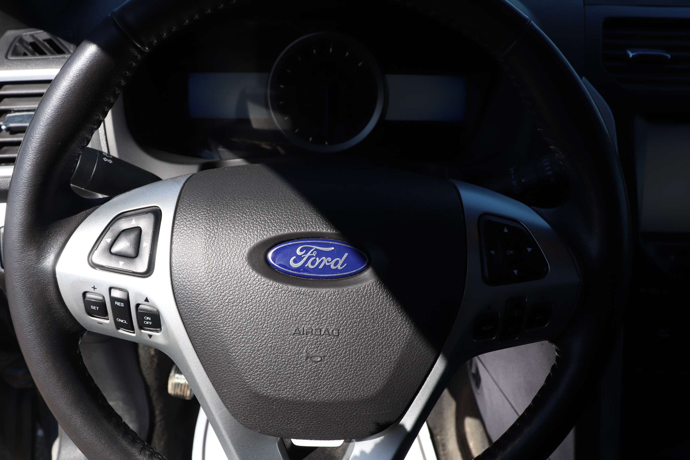 2015 Ford Explorer(G)(I)(7) XLT 4WD - 12
