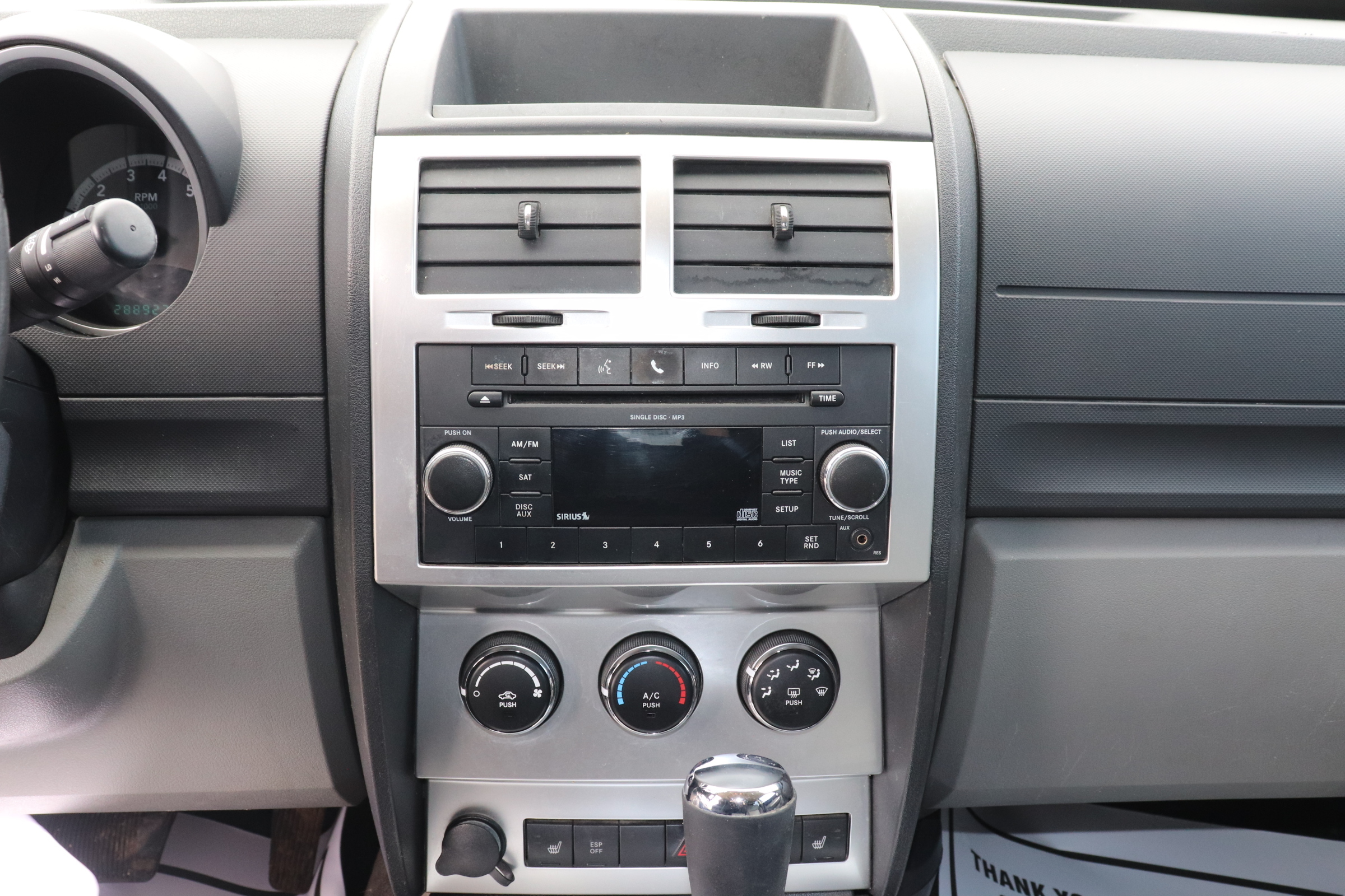 2010 Dodge Nitro (R)(C)(5) SXT 4WD - 13