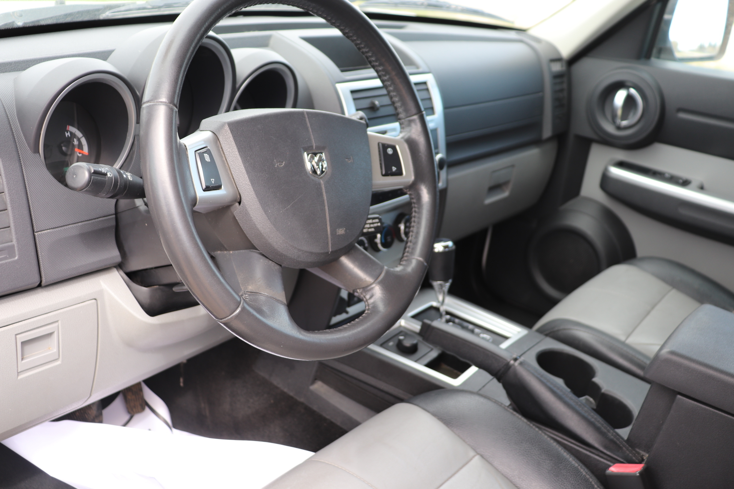 2010 Dodge Nitro (R)(C)(5) SXT 4WD - 11