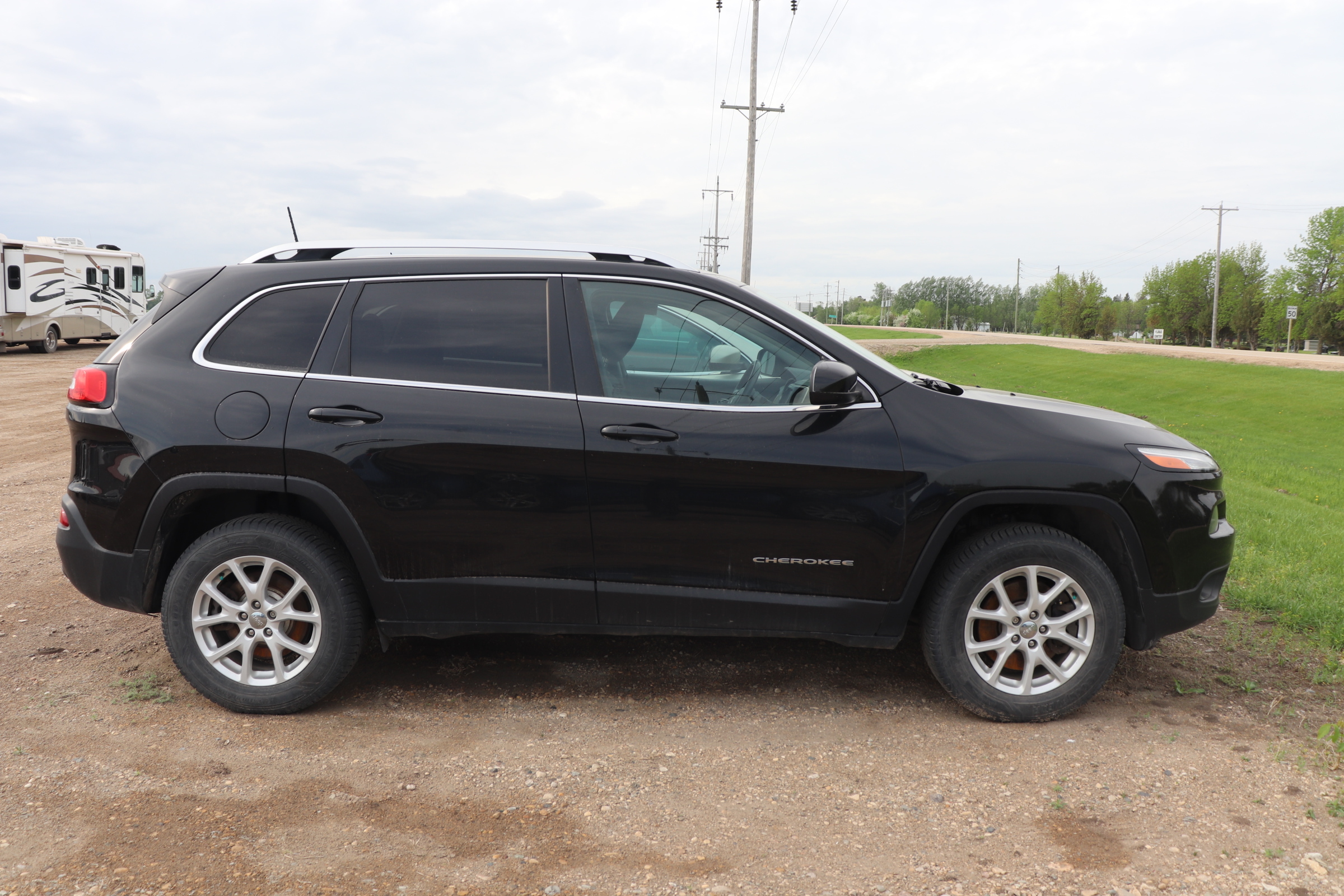 2016 Jeep Cherokee (R)(E)(5) Latitude 4WD - 4