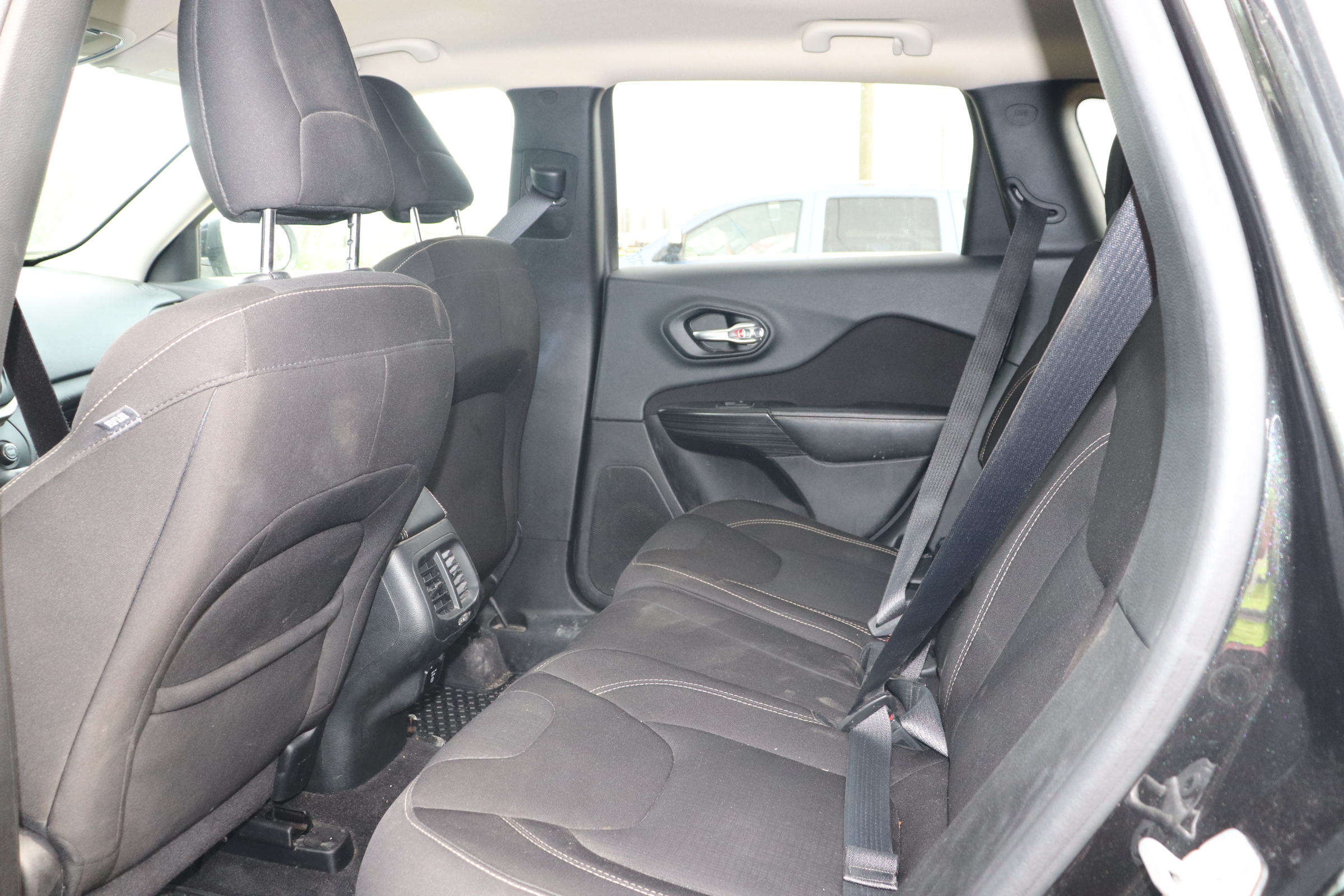 2016 Jeep Cherokee (R)(E)(5) Latitude 4WD - 11