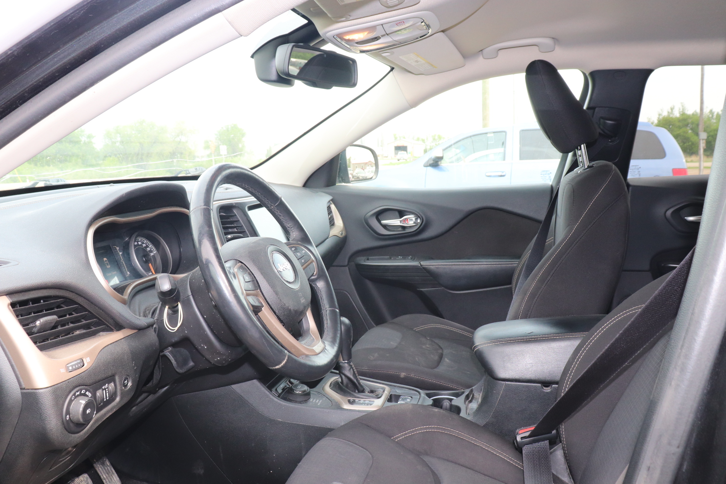2016 Jeep Cherokee (R)(E)(5) Latitude 4WD - 10