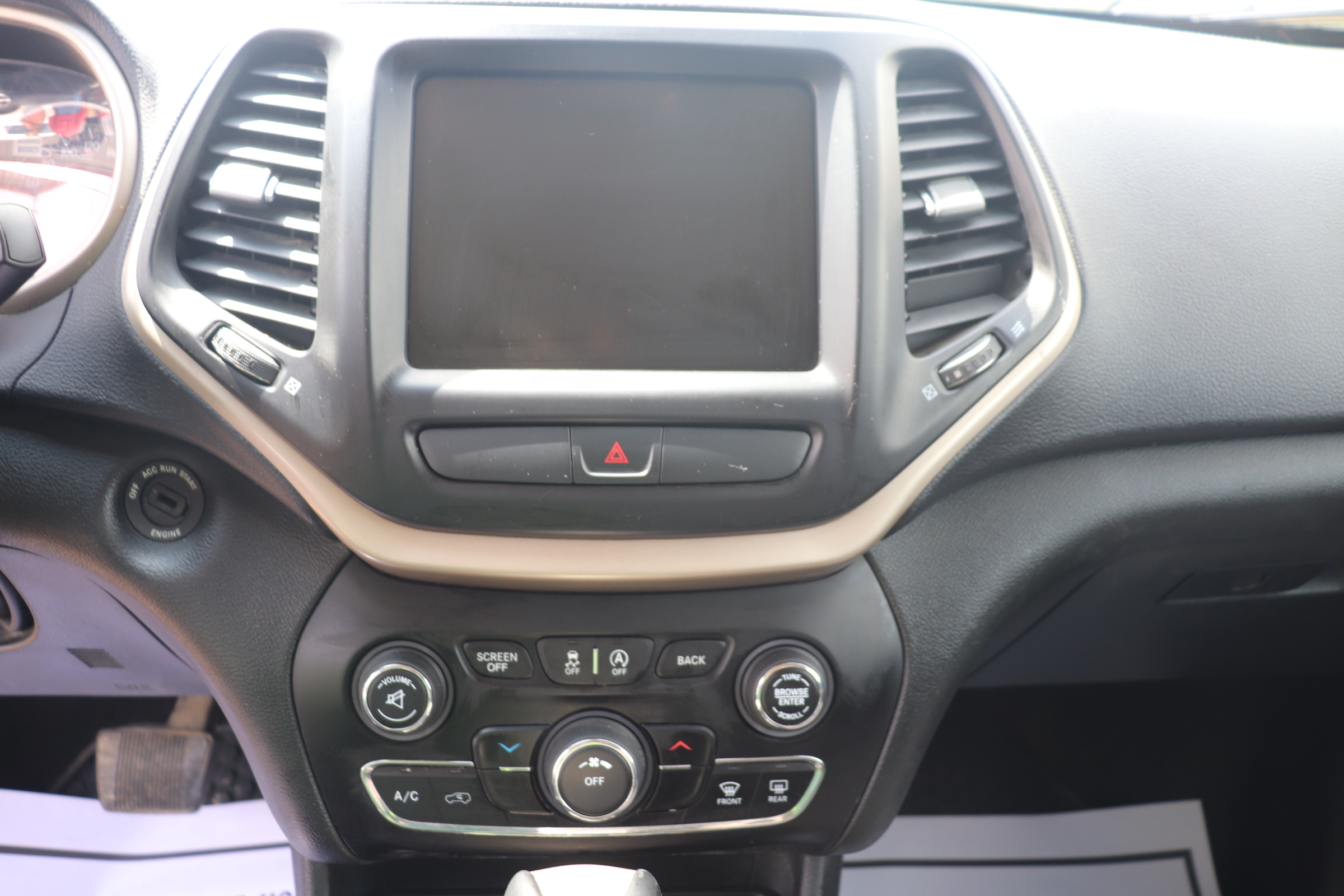2015 Jeep Cherokee (R)(E)(5) Latitude 4WD - 14