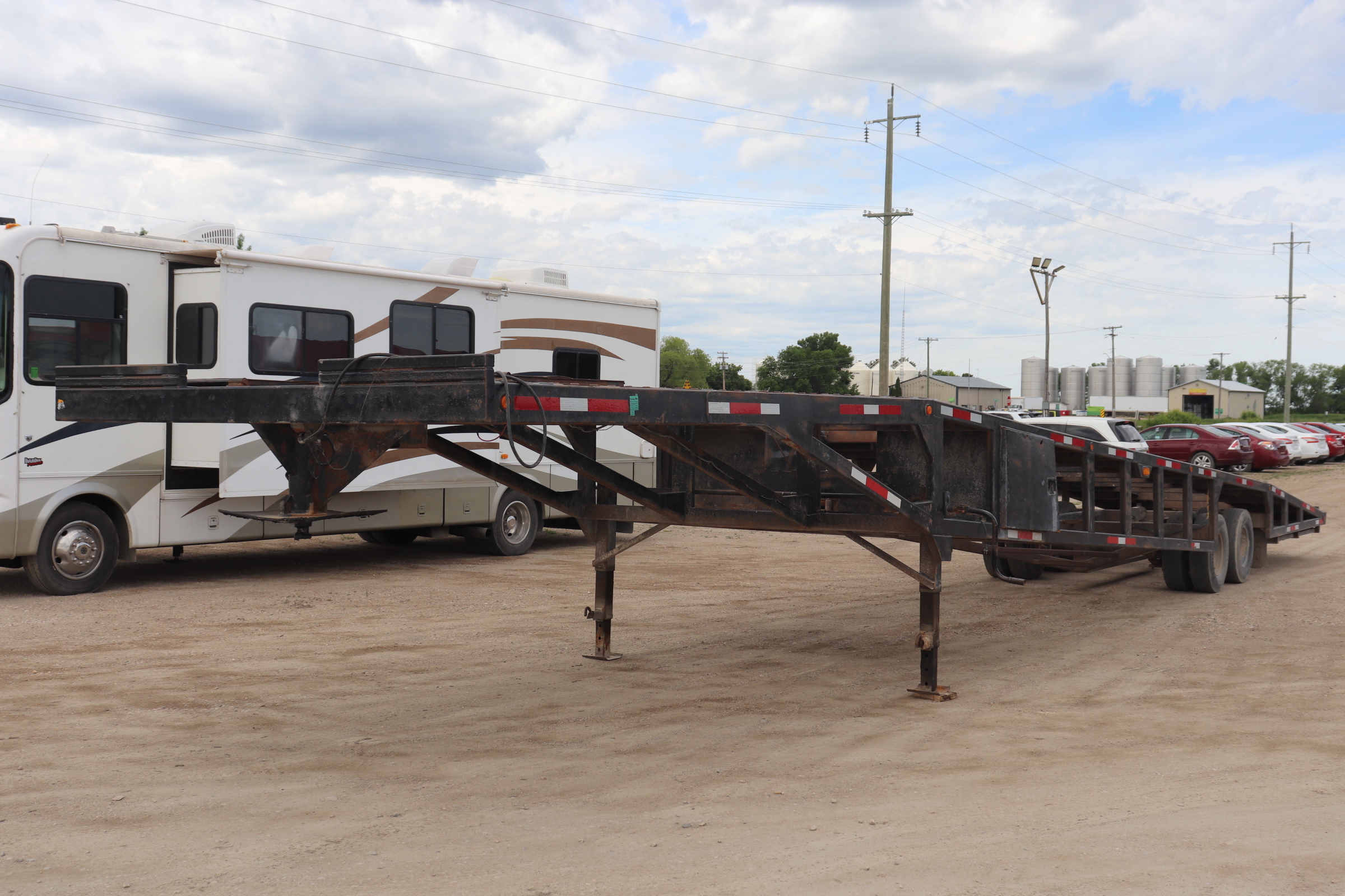 2016 Sun Country Gooseneck Trailer –