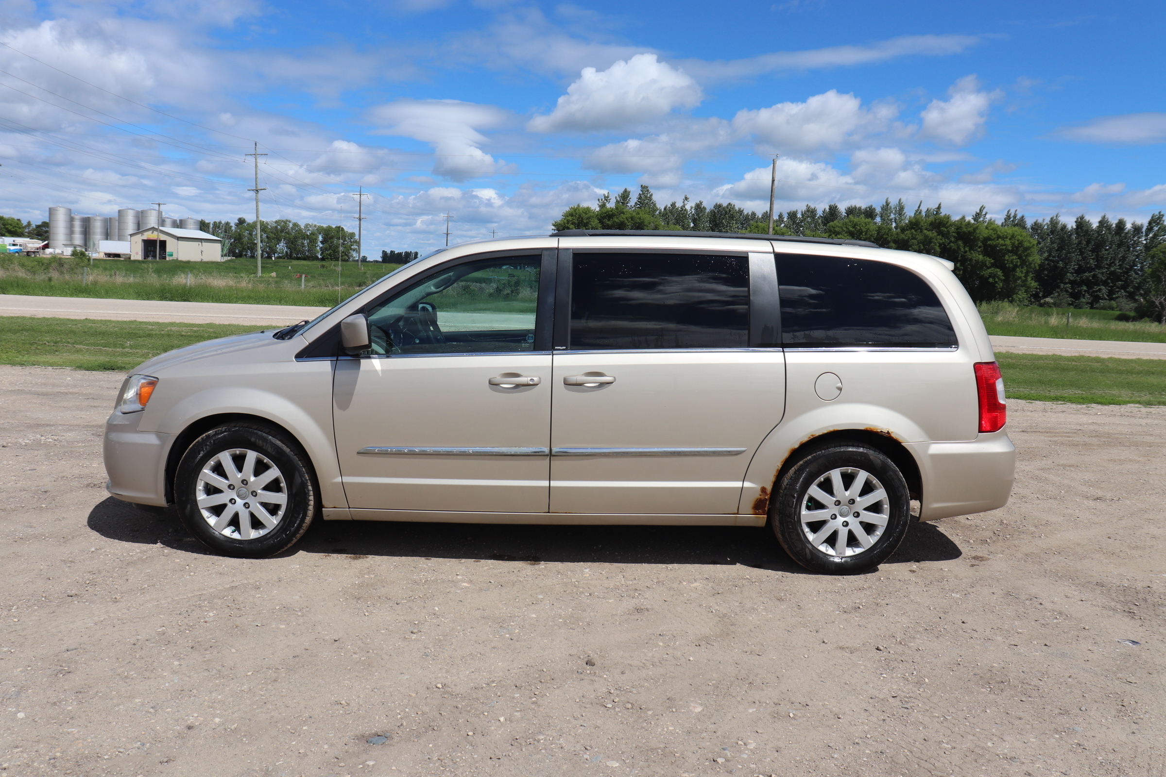 2013 Chrysler Town & Country (R)(E)(7) Touring - 4