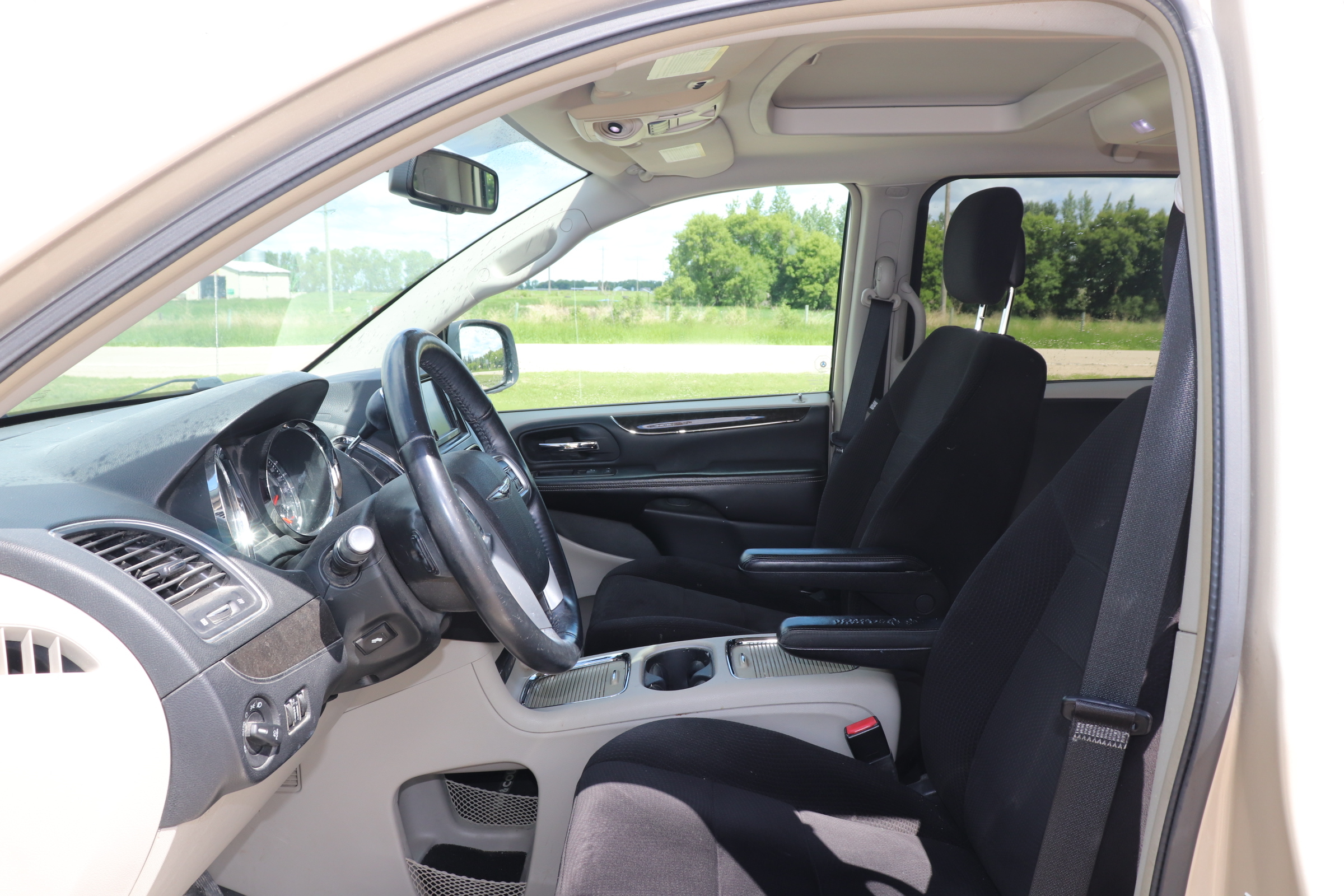 2013 Chrysler Town & Country (R)(E)(7) Touring - 11