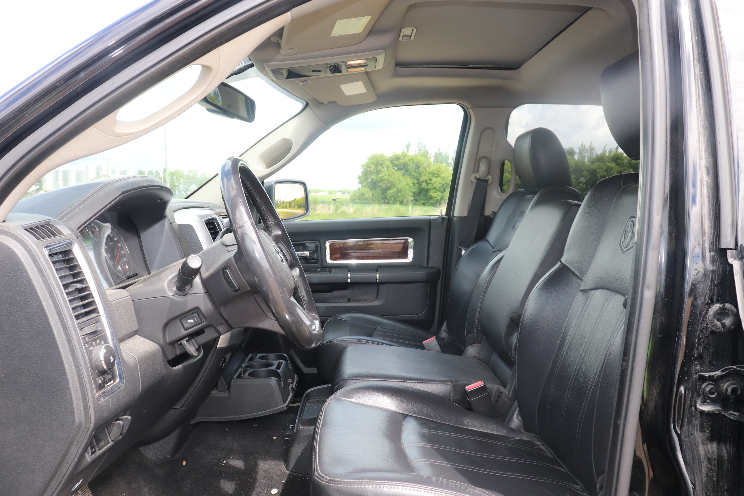 2012 RAM 1500 (R)(J)(6) Laramie Crew Cab 4WD - 10
