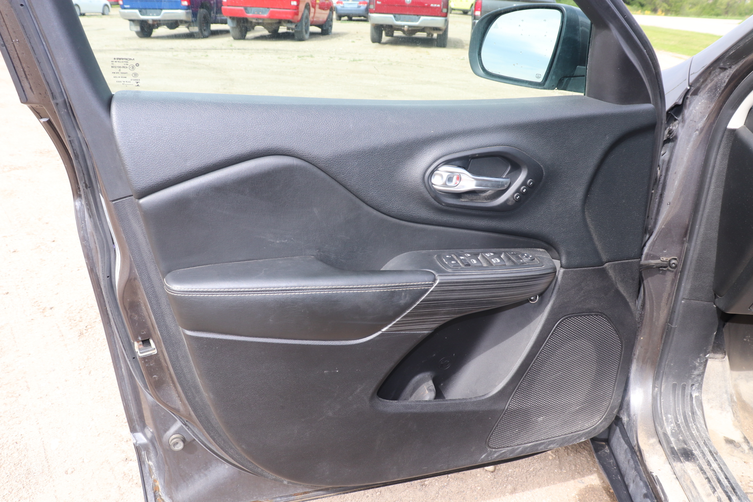 2015 Jeep Cherokee (R)(I)(5) Limited 4WD - 9