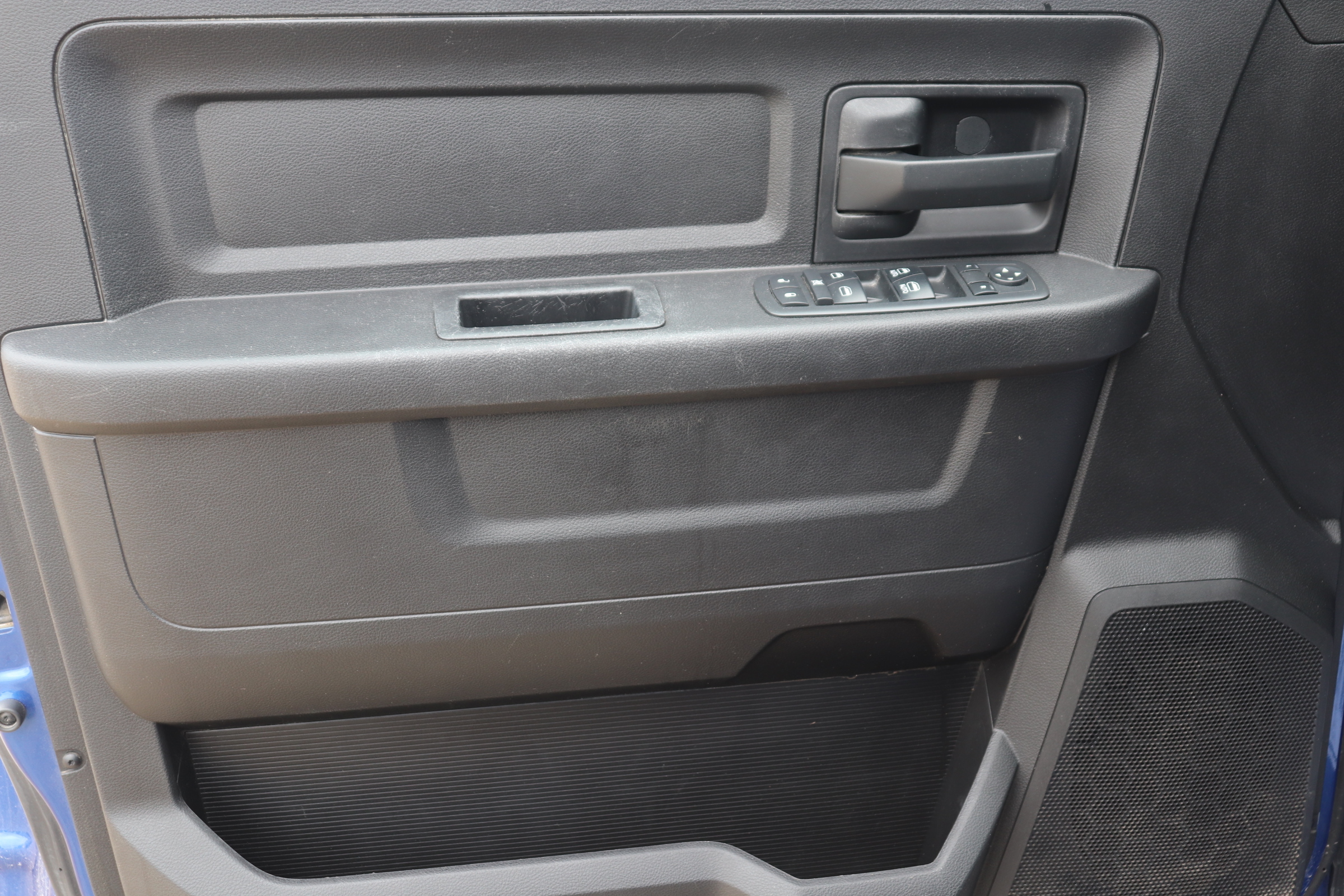 2017 RAM 1500 (R)(O)(6) Tradesman Crew Cab SWB 4WD - 9