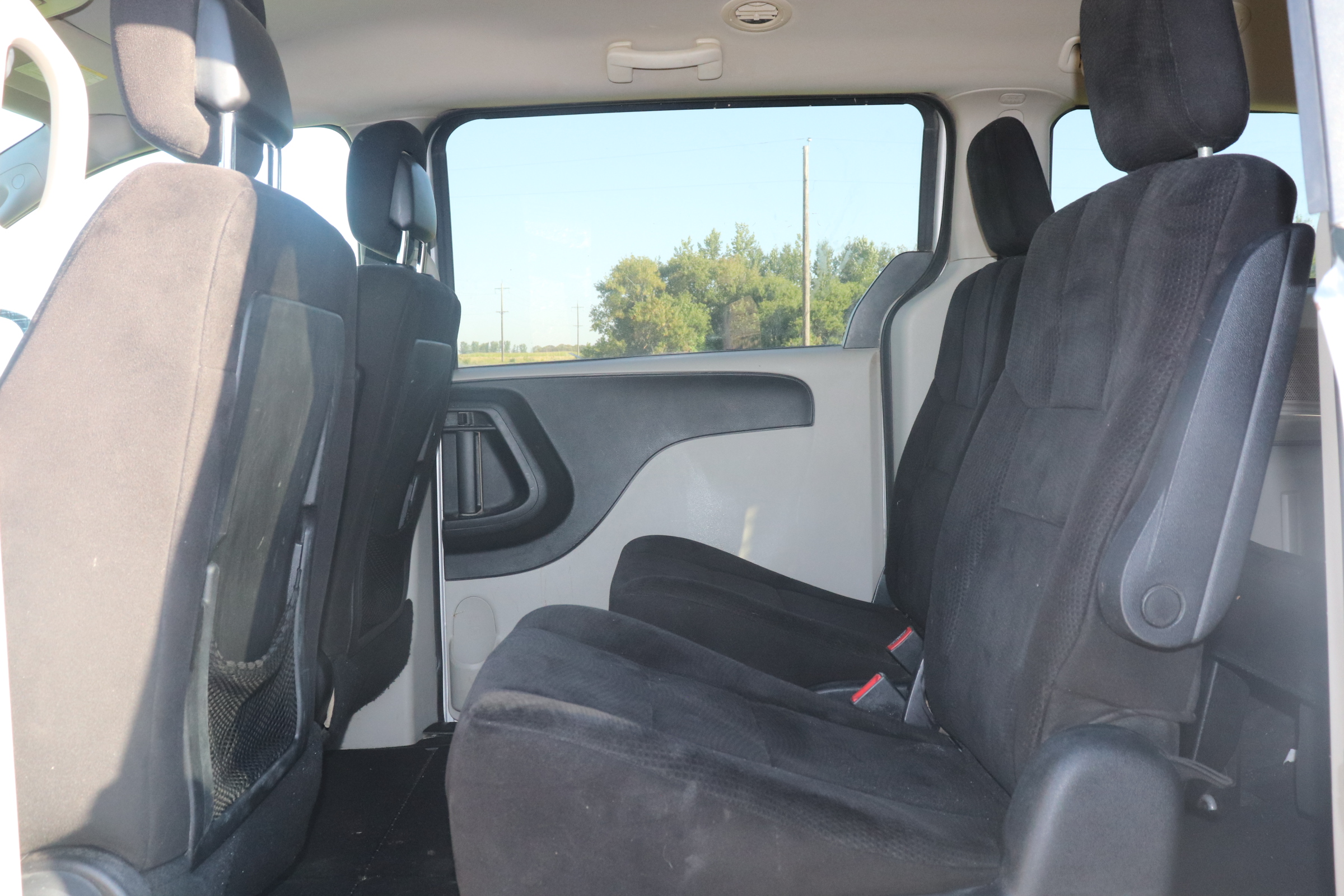 2011 Dodge Grand Caravan (R)(D)(7) Express - 13