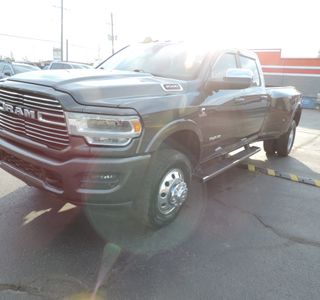 2019 RAM 3500 Crew Cab Laramie DRW 4WD photo 1