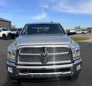 2017 RAM 3500 Laramie Crew Cab 4WD photo 2