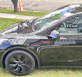 2025 Tesla Model Y Long Range AWD photo 10