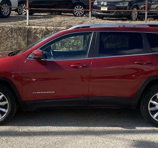 2014 Jeep Cherokee Limited FWD photo 2