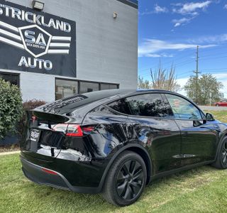 2025 Tesla Model Y Long Range AWD photo 7