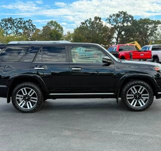 2017 Toyota 4Runner Limited 4WD V6 photo 4