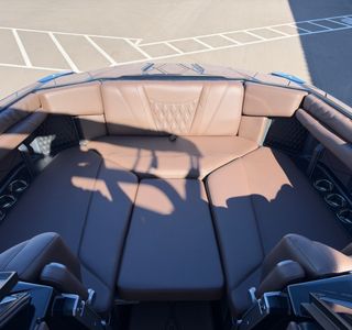 2025 Malibu M242 photo 12