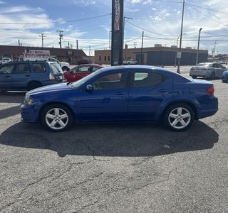 2013 Dodge Avenger SXT photo 1